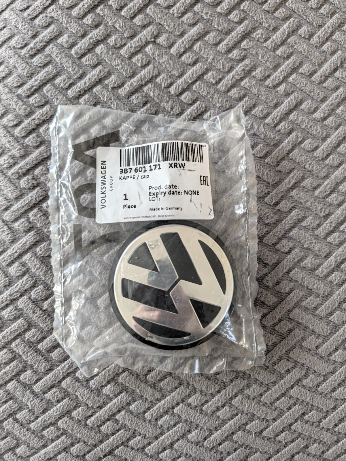 Genuine OEM VW Wheel Center Cap - Silver/Black 3B7-601-171-XRW Genuine OEM VW Wheel Center Cap - Silver/Black 3B7-601-171-XRW