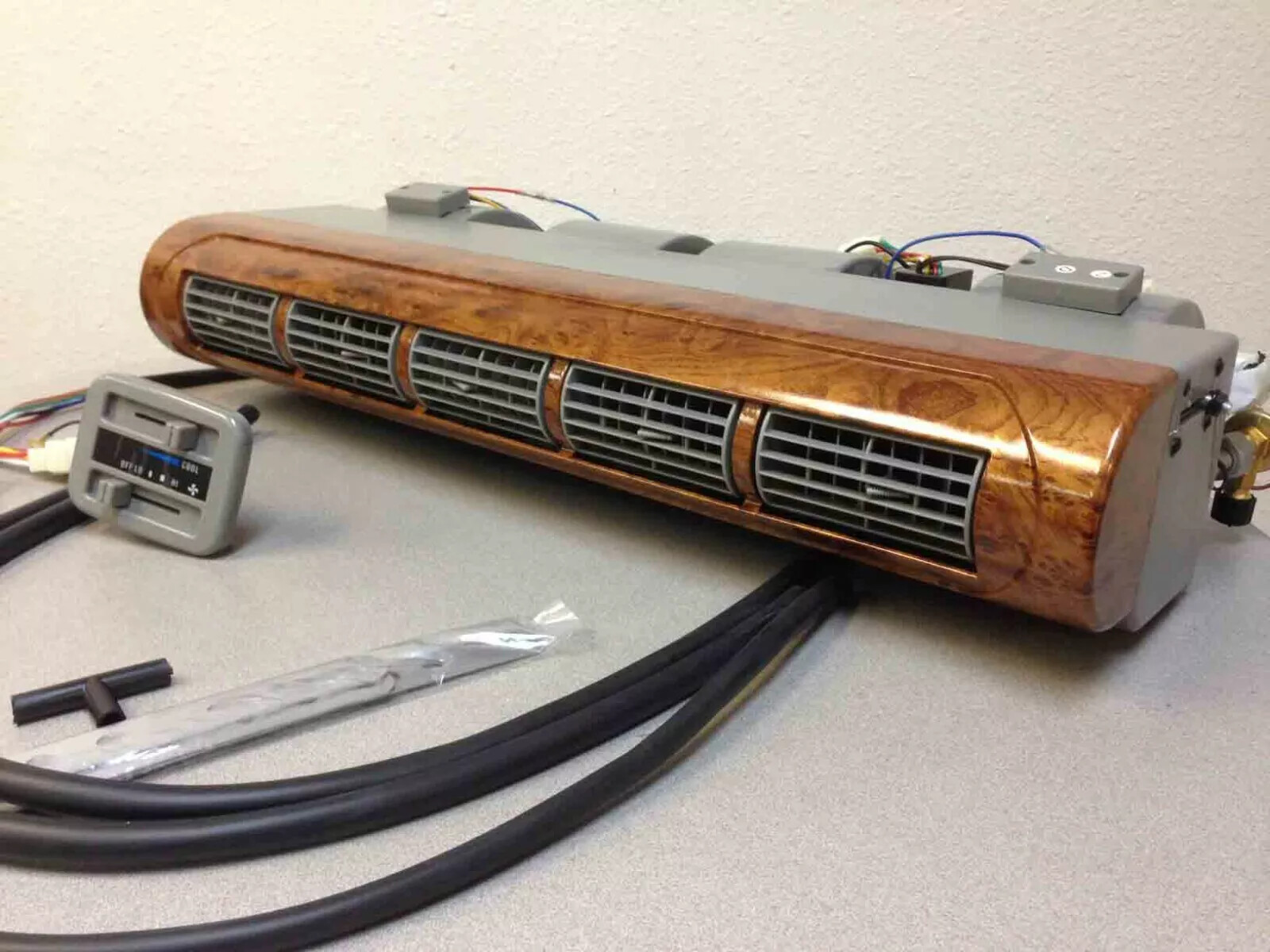 NEW A/C UNIVERSAL UNDER DASH EVAPORATOR ASSEMBLY WOOD - 5 VENTS - 12V NEW A/C UNIVERSAL UNDER DASH EVAPORATOR ASSEMBLY WOOD - 5 VENTS - 12V