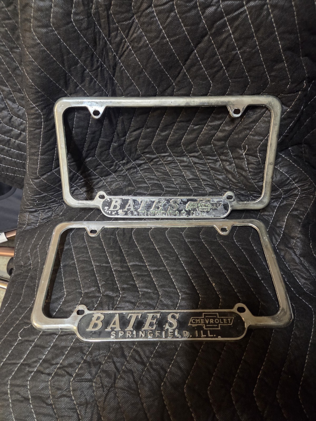 VINTAGE CHEVROLET DEALERSHIP LICENSE PLATE FRAMES PAIR BATES CHEVROLET ORIGINAL 