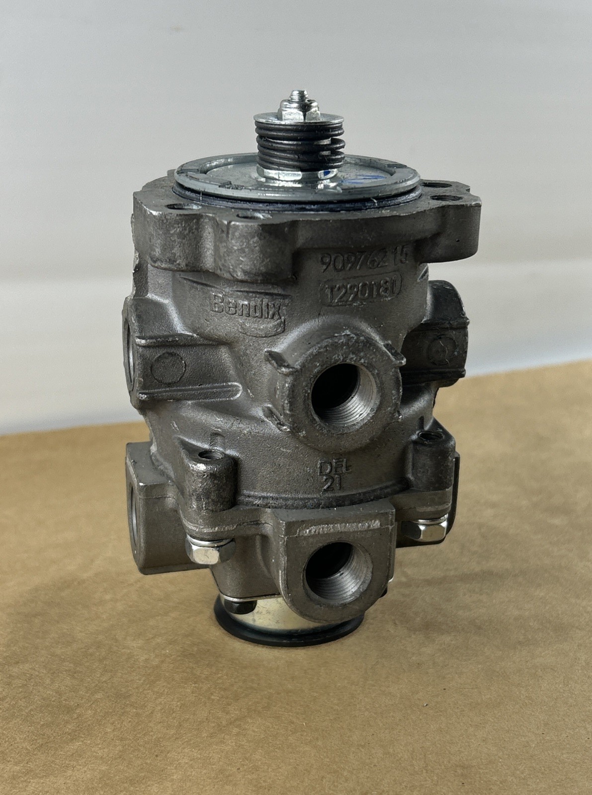 Genuine Bendix 286171 E-6 Dual Brake Valve Genuine Bendix 286171 E-6 Dual Brake Valve