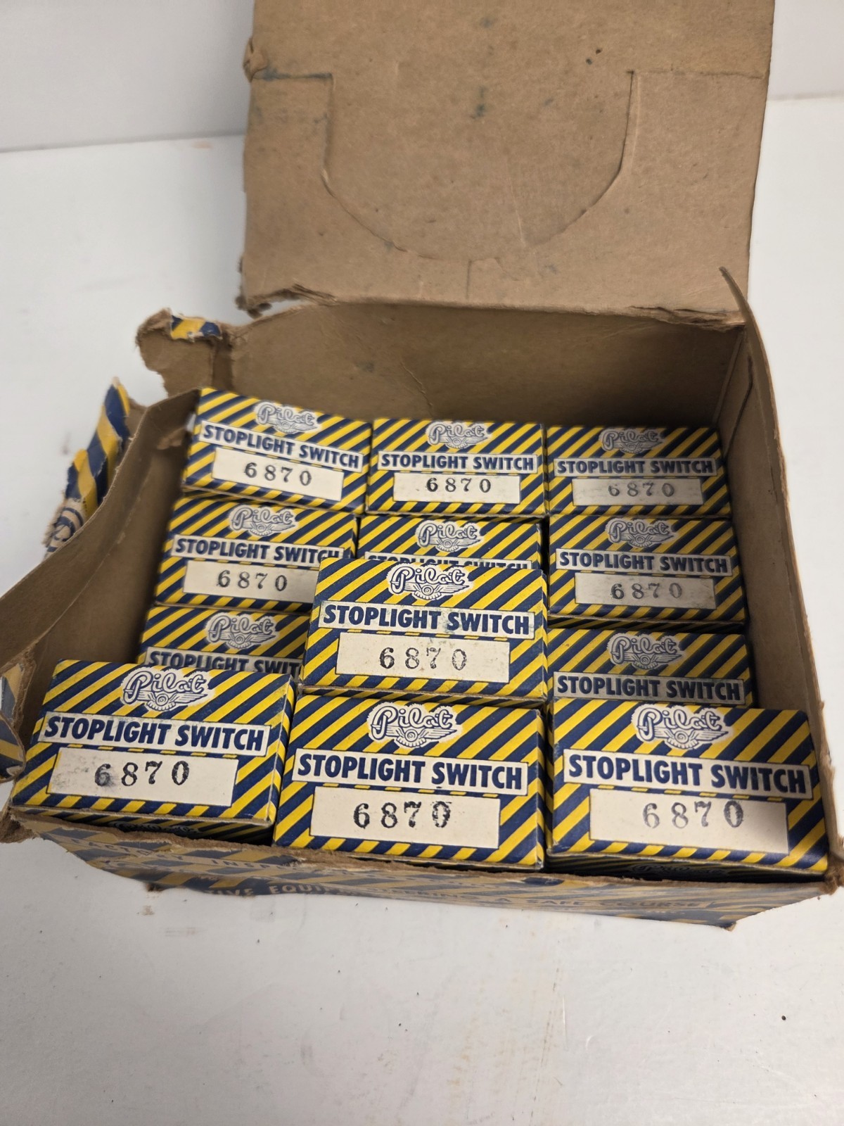 Box Of 16 PILOT 6870 STOP LIGHT SWITCHES BRAKELIGHT NOS Box Of 16 PILOT 6870 STOP LIGHT SWITCHES BRAKELIGHT NOS