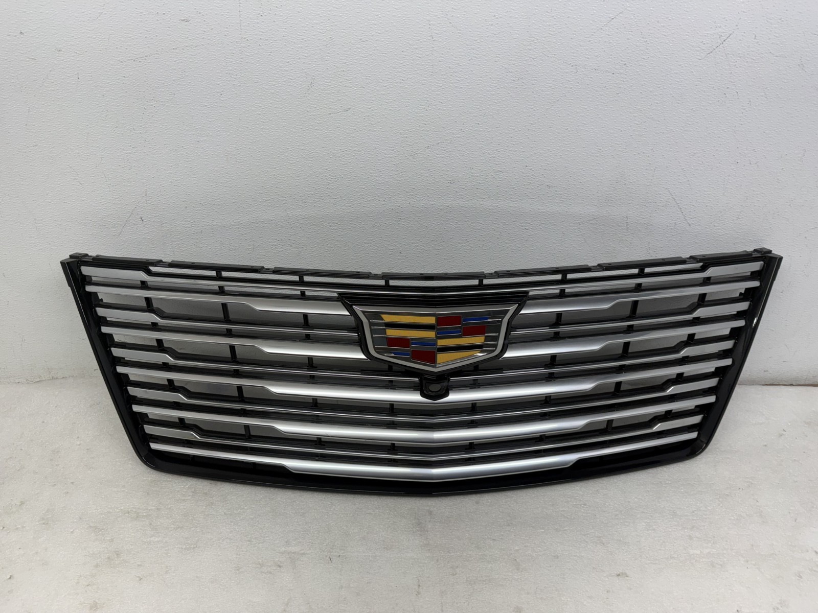 2025 / 2026 Cadillac Escalade Grille 8574267 Platinum Grill Front OEM 25 26 2025 / 2026 Cadillac Escalade Grille 8574267 Platinum Grill Front OEM 25 26