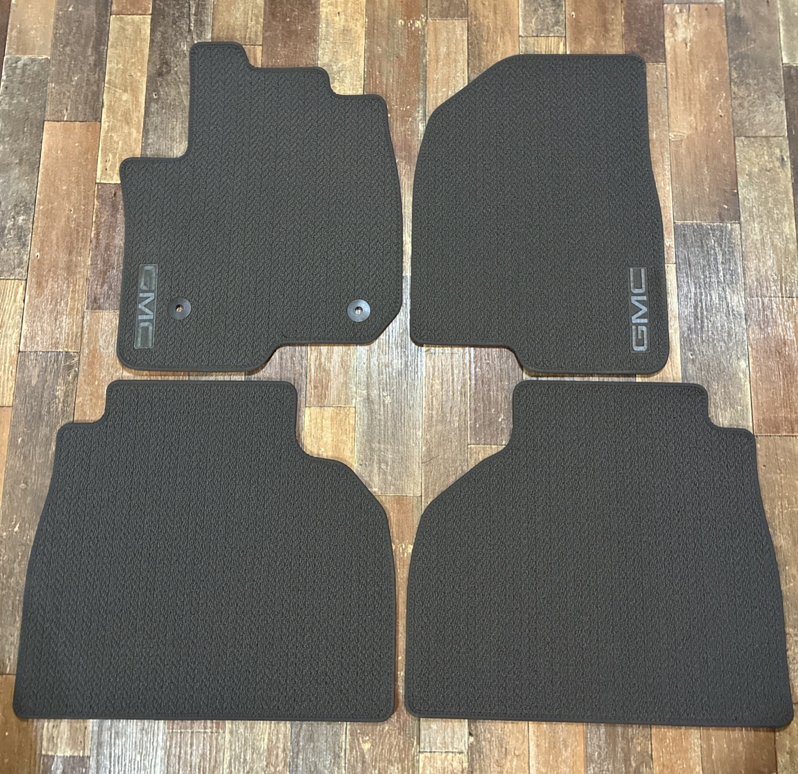 🟢 2019-2026 GMC Sierra 1500 OEM Carpet Mats Set Denali Crew Cab Dark Atmosphere 🟢 2019-2026 GMC Sierra 1500 OEM Carpet Mats Set Denali Crew Cab Dark Atmosphere