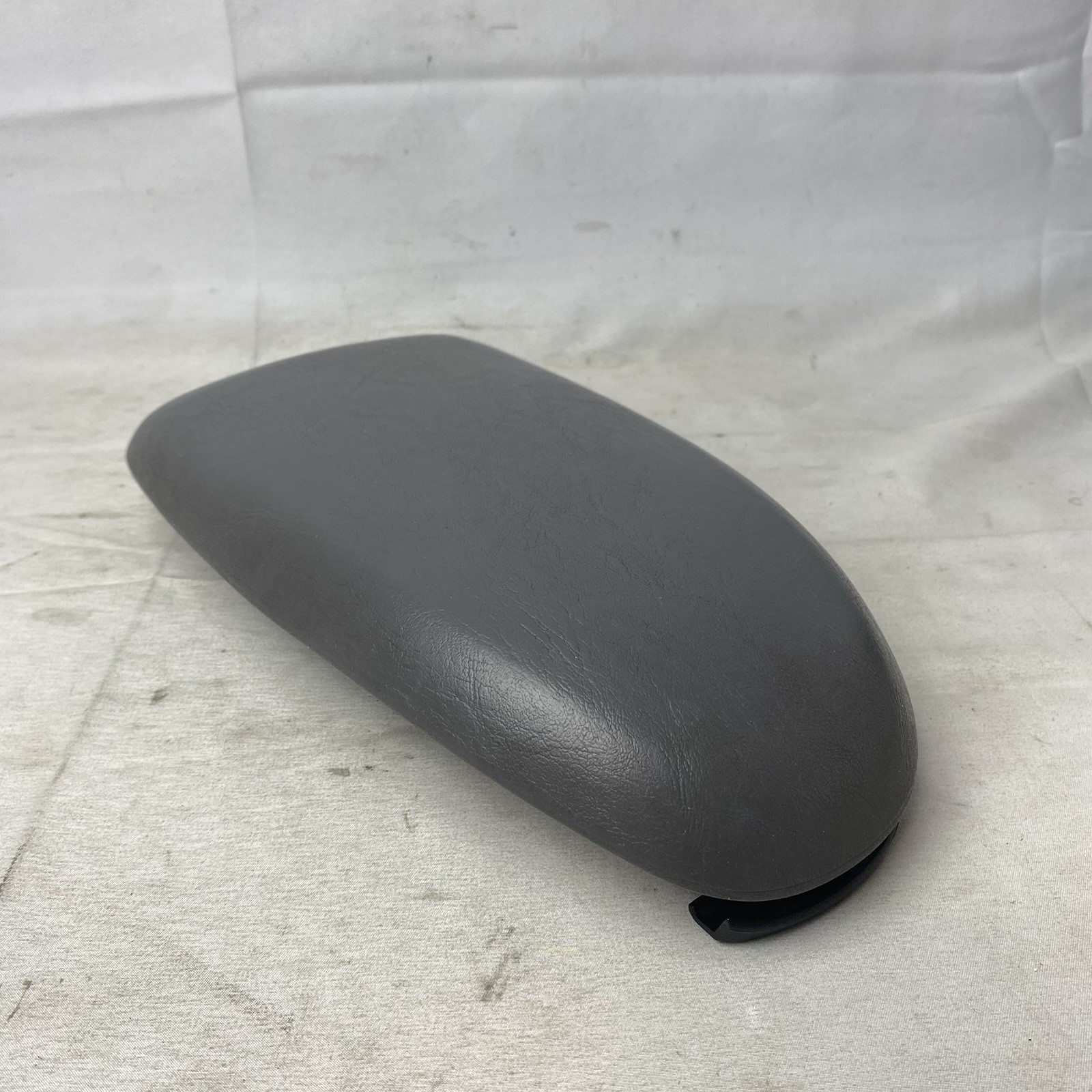 2000 - 2007 Ford Focus Center Console Lid Armrest Gray Vinyl OEM 2000 - 2007 Ford Focus Center Console Lid Armrest Gray Vinyl OEM