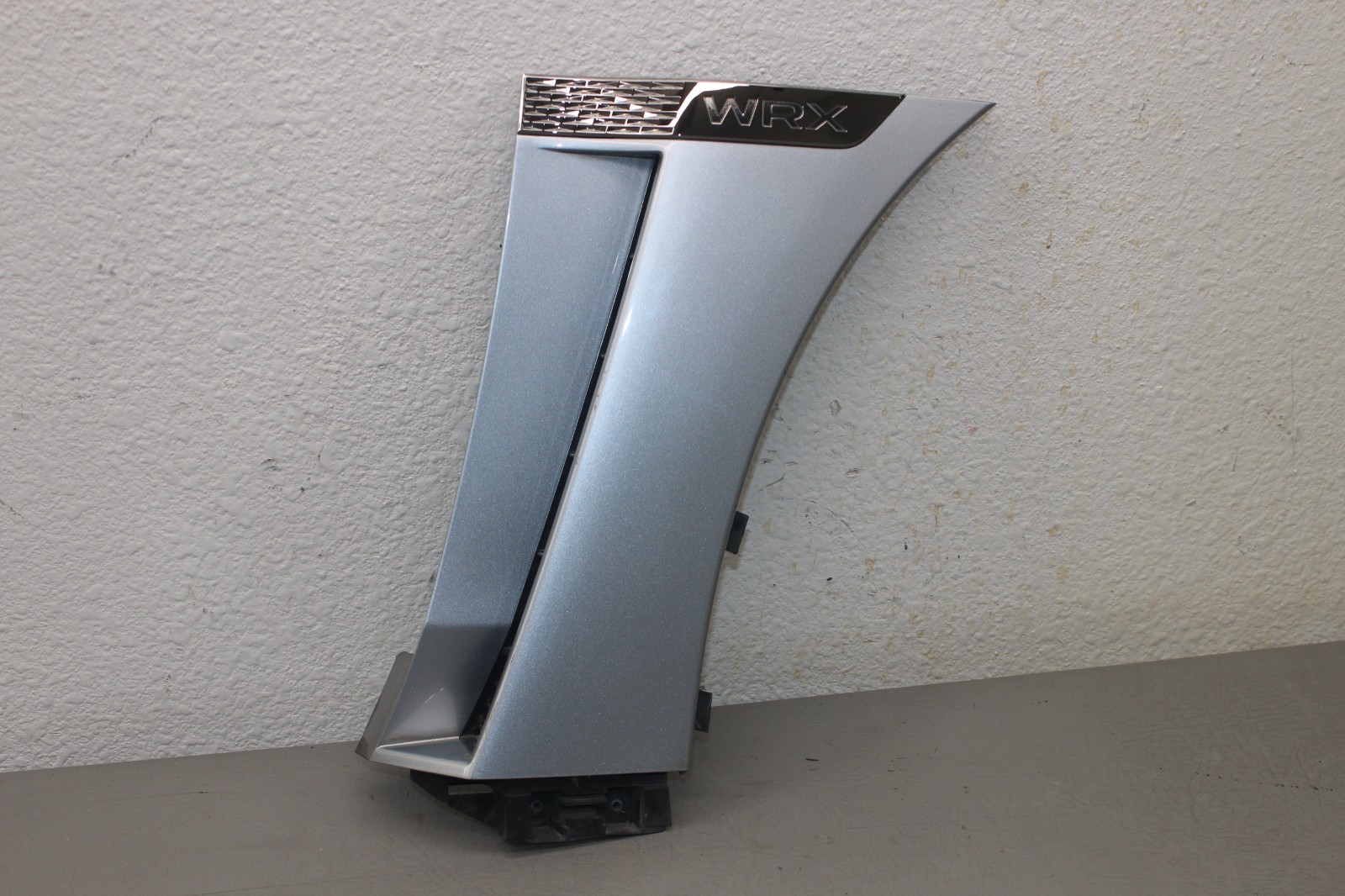 2015-2021 SUBARU WRX PASSENGER SIDE RH Fender Moulding Trim Silver 91112va100