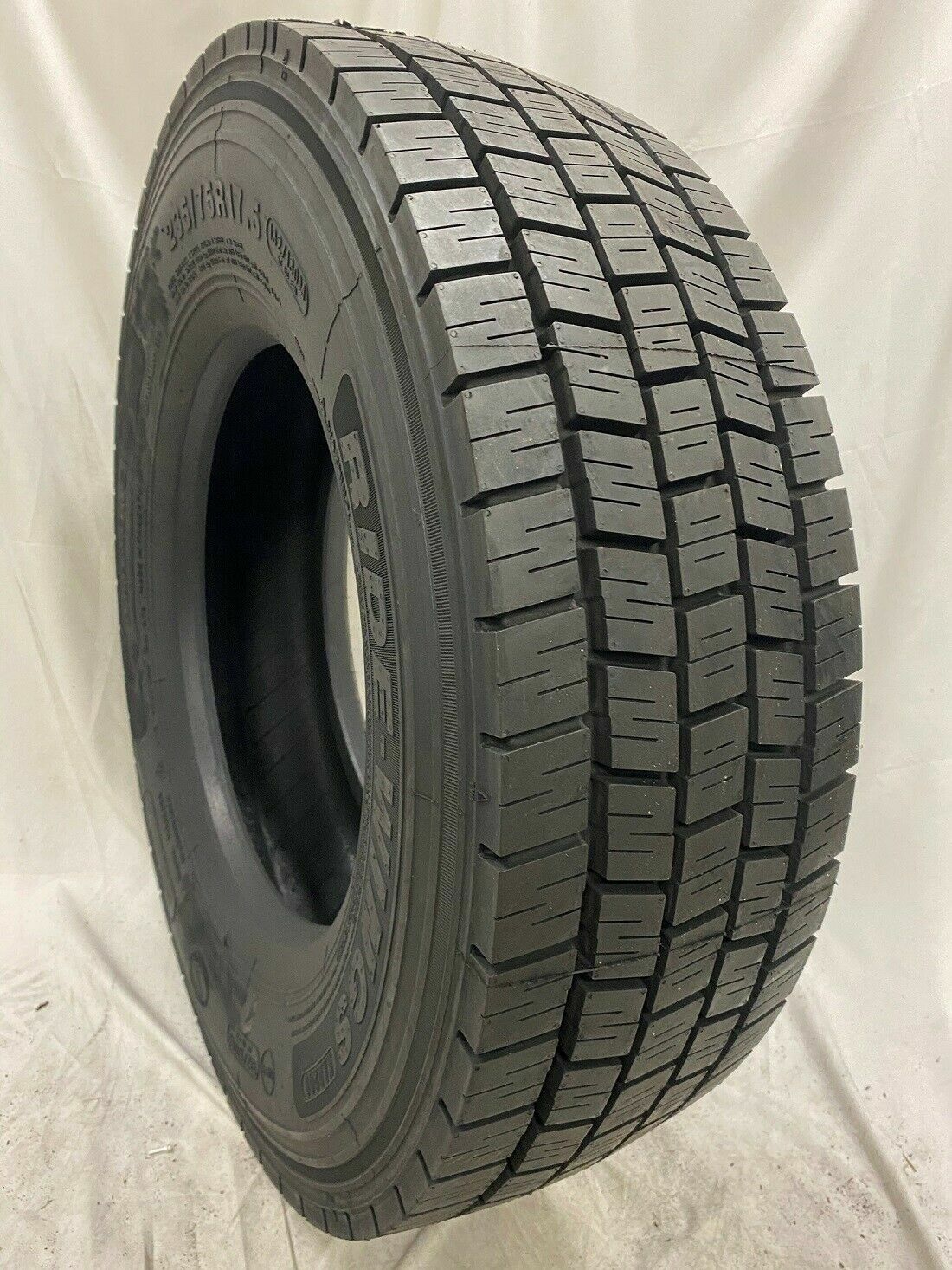 (1-Tire) 235/75R17.5 14 Ply New ROAD CREW Ride Wing All Positions 132/130M (1-Tire) 235/75R17.5 14 Ply New ROAD CREW Ride Wing All Positions 132/130M