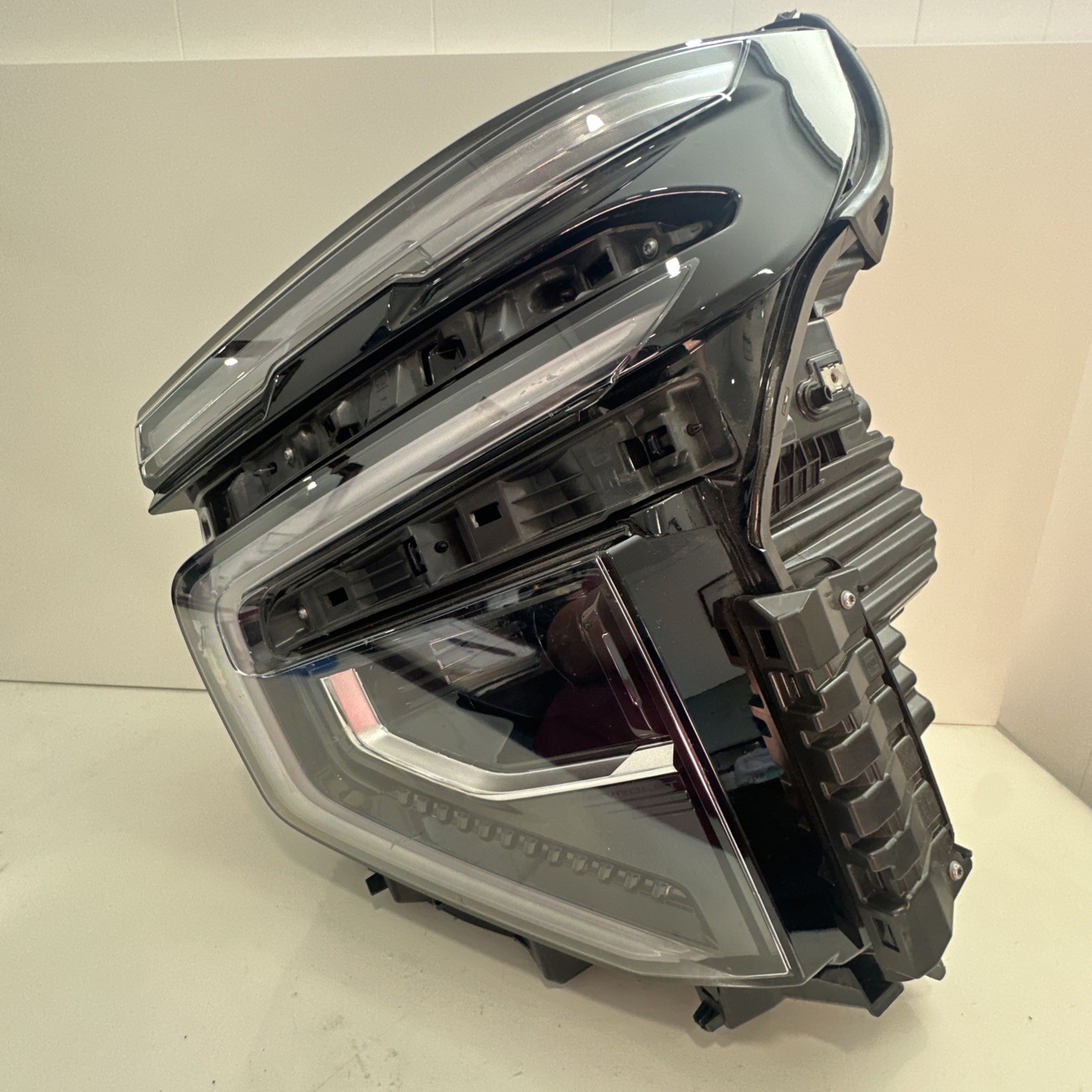 2025 2026 Chevrolet Tahoe / Suburban Driver Left LH 7 Pin LED Headlight OEM 2025 2026 Chevrolet Tahoe / Suburban Driver Left LH 7 Pin LED Headlight OEM
