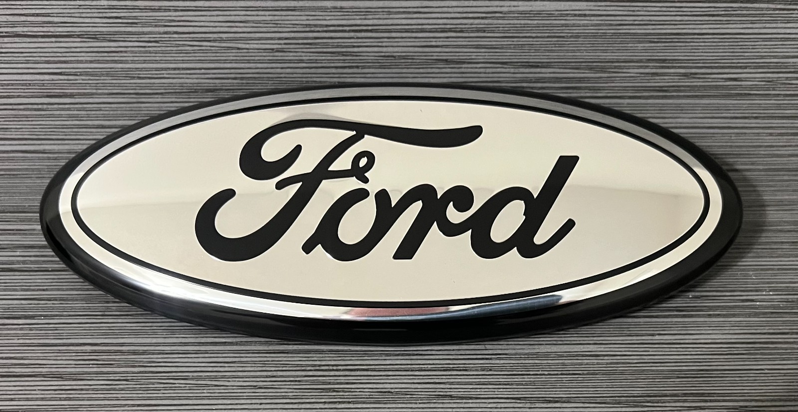 2005-2007 Ford F250 F350 Super Duty Front Grille Chrome Black Ford 9 Inch Emblem 2005-2007 Ford F250 F350 Super Duty Front Grille Chrome Black Ford 9 Inch Emblem