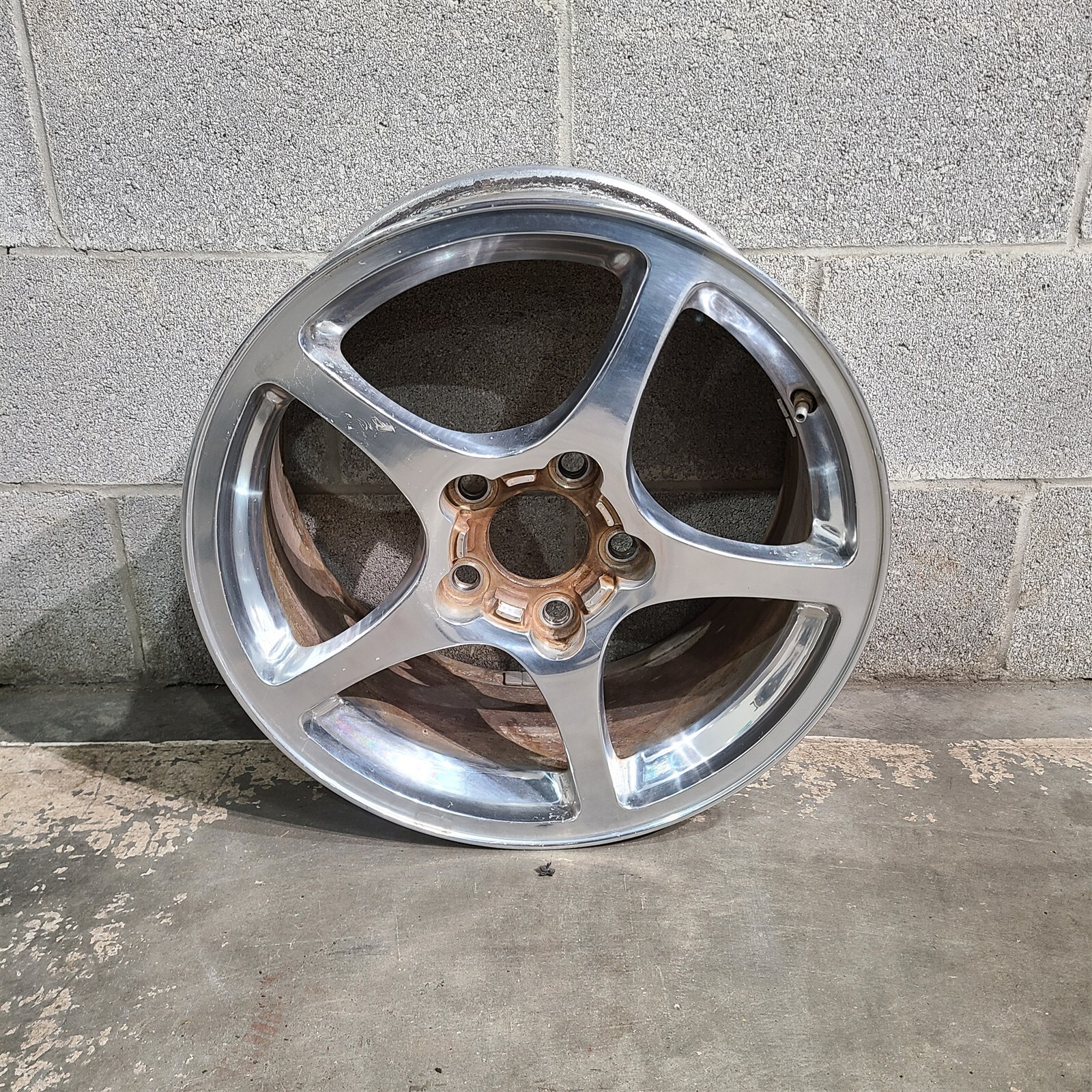 97-04 Corvette C5 Front 5 Spoke Polished Wheel 17X8.5 Oem Aa7486 97-04 Corvette C5 Front 5 Spoke Polished Wheel 17X8.5 Oem Aa7486
