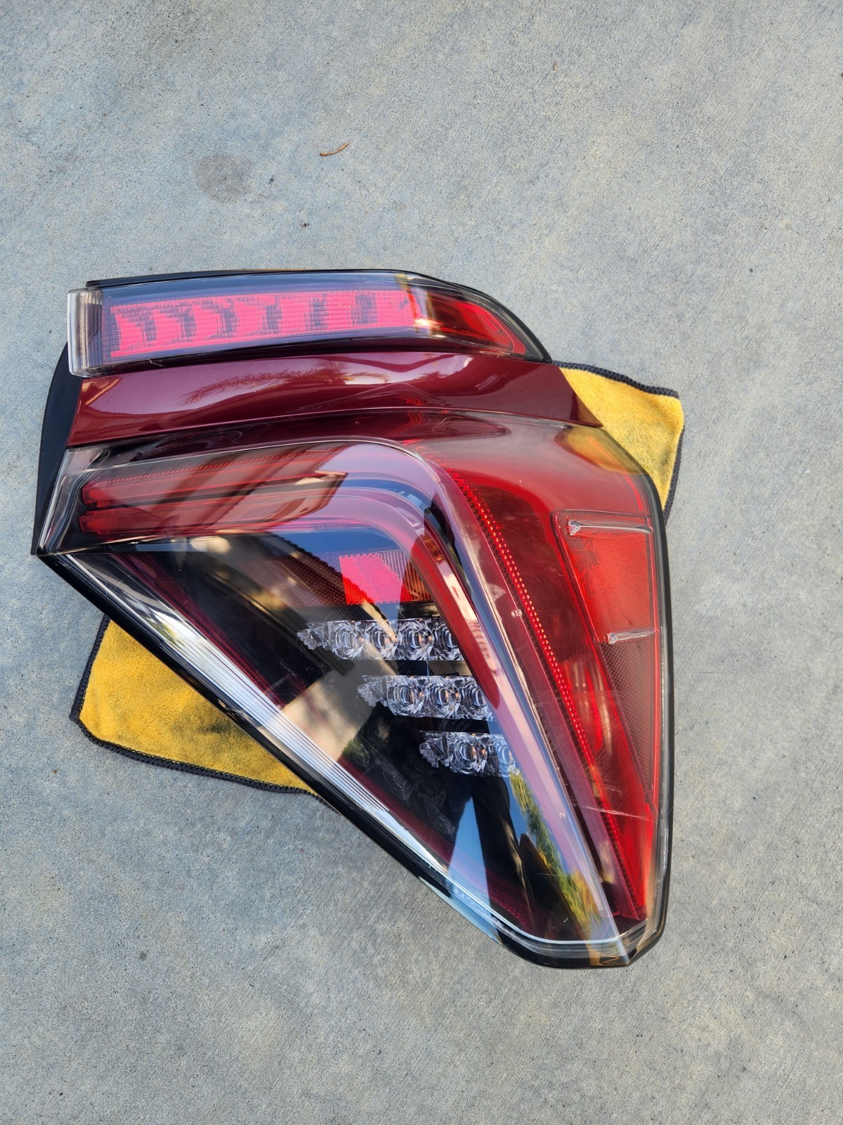 2016-2020 Toyota Mirai Taillight Right Passenger Side Oem Red