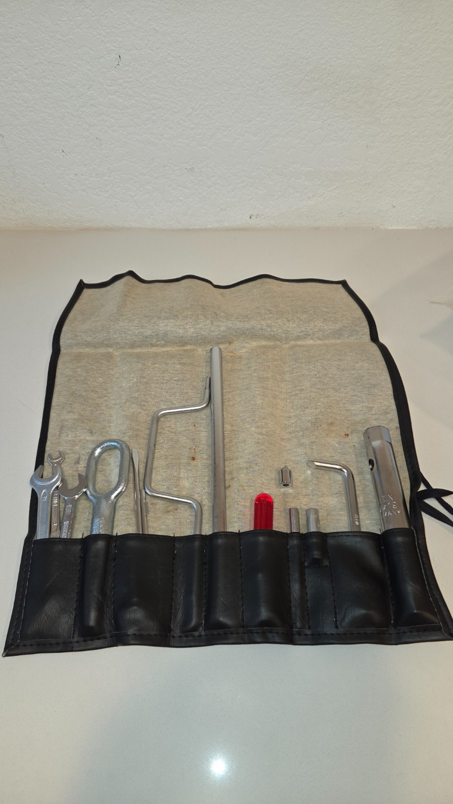 Porsche 911 964 993 tool roll kit from White Estate appears unused $490