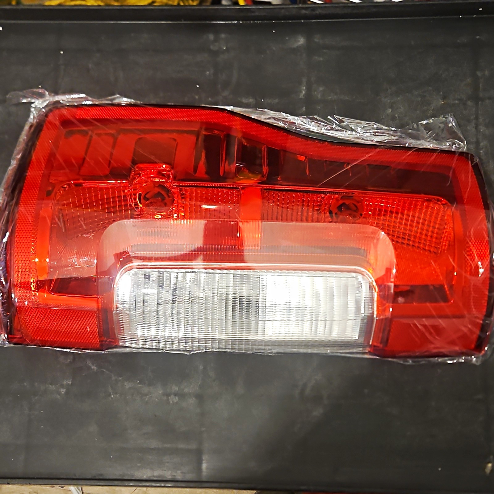 NEW Passenger Side Tail Light 2017-2019 Ford F-250 F-350 Right Rear Halogen Lamp NEW Passenger Side Tail Light 2017-2019 Ford F-250 F-350 Right Rear Halogen Lamp