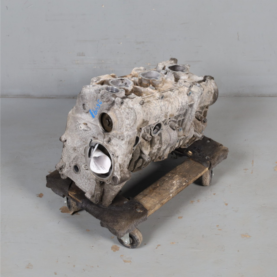 2002-2006 Porsche 911 3.6 Right Cylinder Head 99610491200 OEM 2002-2006 Porsche 911 3.6 Right Cylinder Head 99610491200 OEM