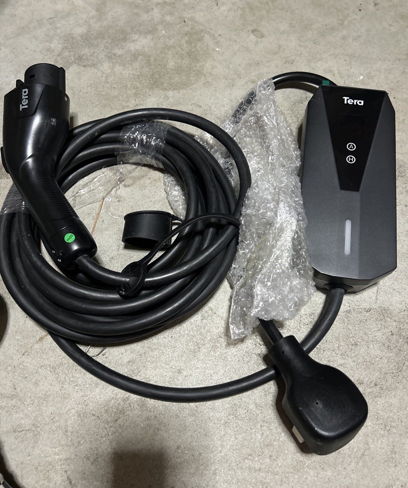 Tera Level 1 Level 2 Portable EV Charger 16A 120V 240V SAE J1772 Electric Cable