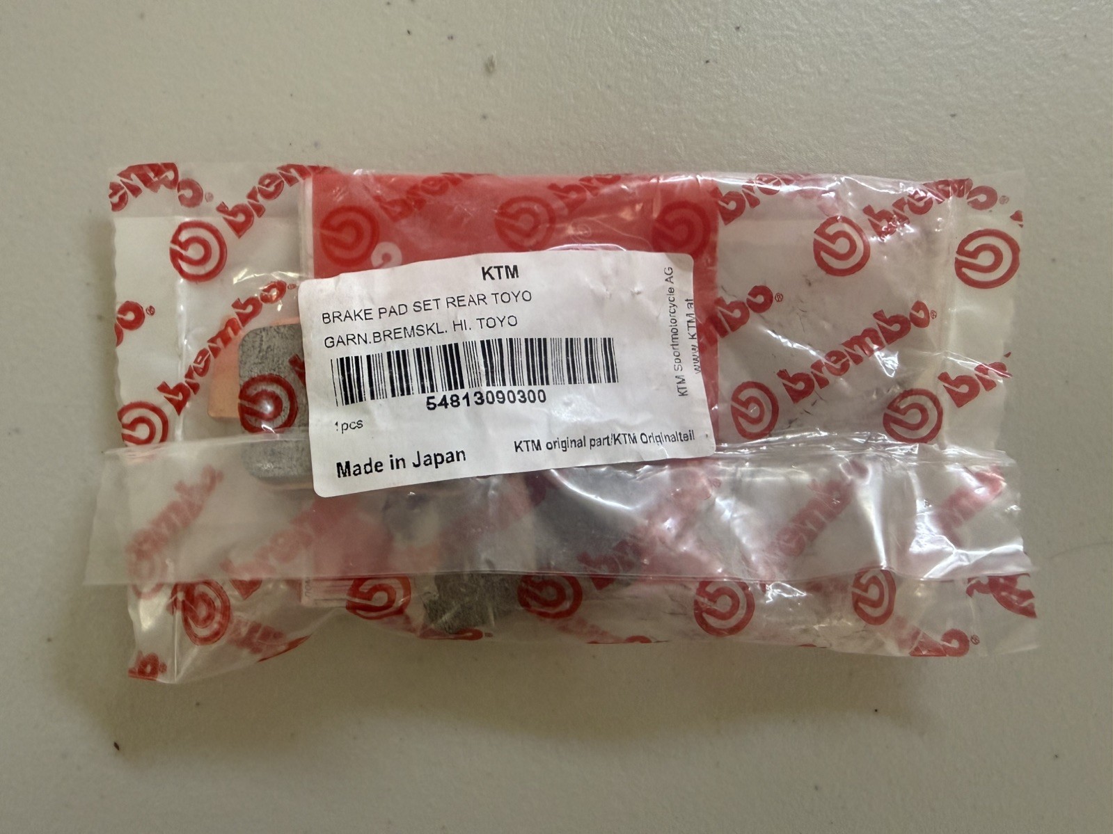 Brand New OEM KTM Break Pad Set Rear TOYO 54813090300 Brand New OEM KTM Break Pad Set Rear TOYO 54813090300
