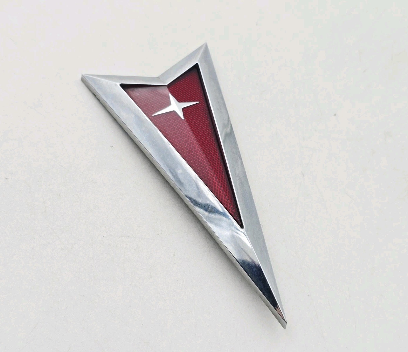 PONTIAC FRONT REAR LOGO BADGE SIGN SYMBOL EMBLEM DESIGN ORNAMENT PONTIAC FRONT REAR LOGO BADGE SIGN SYMBOL EMBLEM DESIGN ORNAMENT