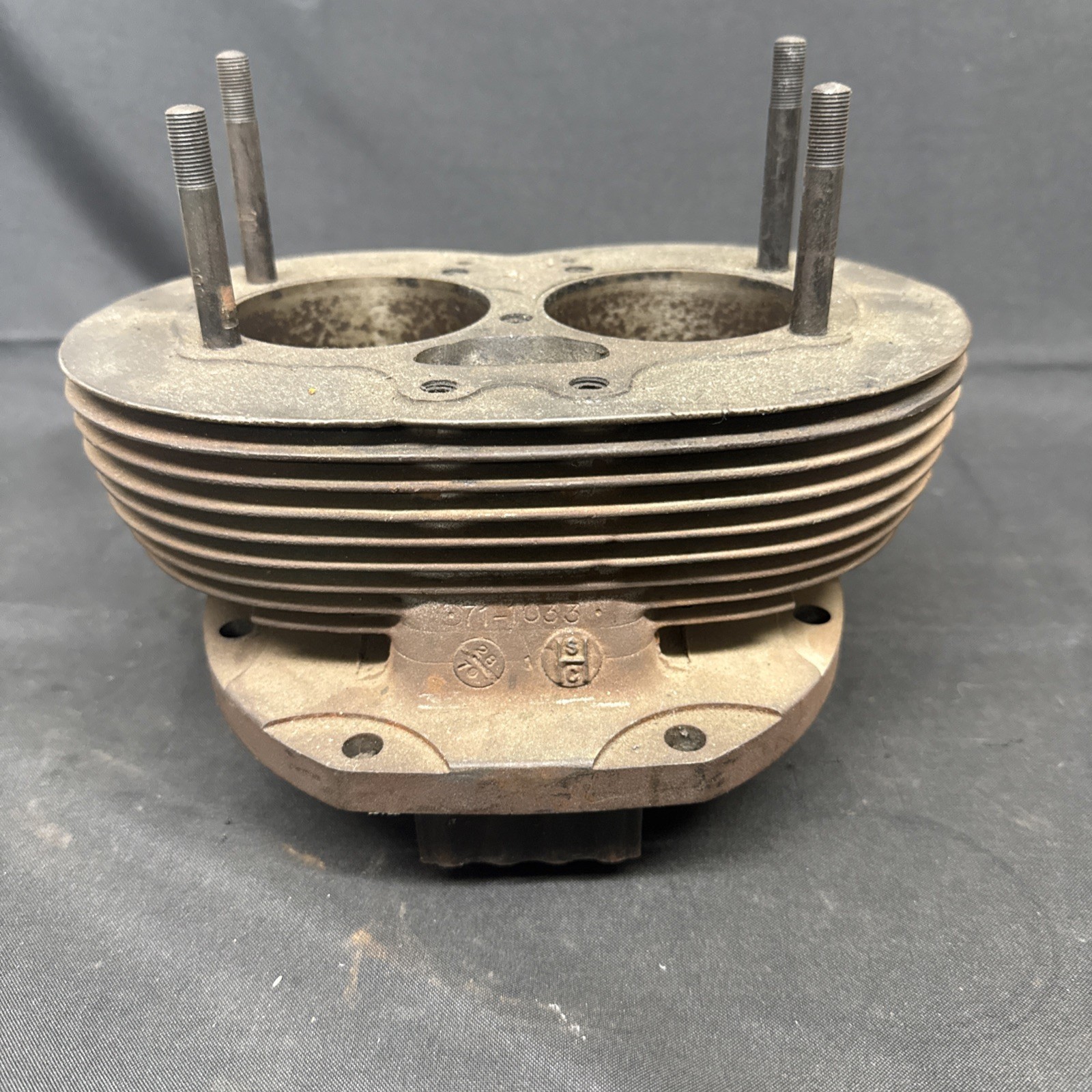 BSA A65 650 Cylinder Barrel - Slightly Rusty But Fully Intact #0504 BSA A65 650 Cylinder Barrel - Slightly Rusty But Fully Intact #0504