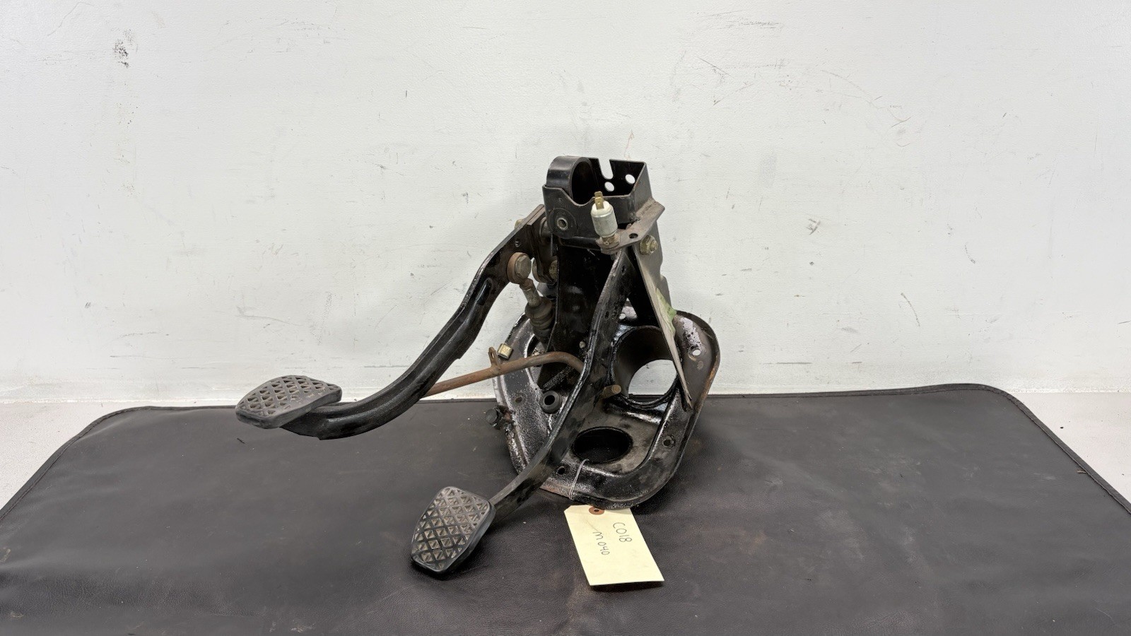 1978-1989 BMW 633 635 630 CSI E24 Clutch/Brake Pedal Assembly
