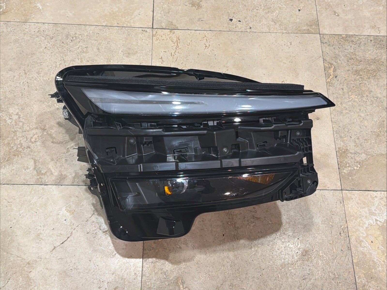 2025 2026 Tesla Model Y Juniper LED Right Passenger Headlight 1918348-00-D OEM 2025 2026 Tesla Model Y Juniper LED Right Passenger Headlight 1918348-00-D OEM