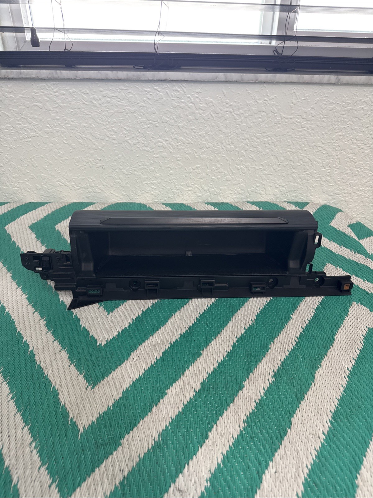 2021 FORD F150 DASH RIGHT UPPER GLOVE BOX STORAGE COMPARTMENT * DOESNT CLOSE * 2021 FORD F150 DASH RIGHT UPPER GLOVE BOX STORAGE COMPARTMENT * DOESNT CLOSE *
