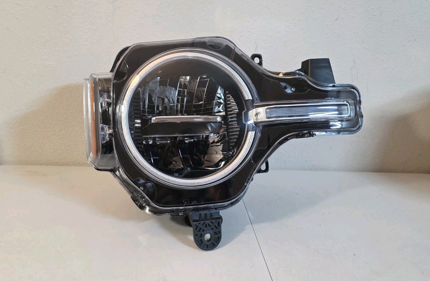 2021-26 Ford Bronco LED Headlight Assembly Passenger Right OEM w/o Signature DRL 2021-26 Ford Bronco LED Headlight Assembly Passenger Right OEM w/o Signature DRL