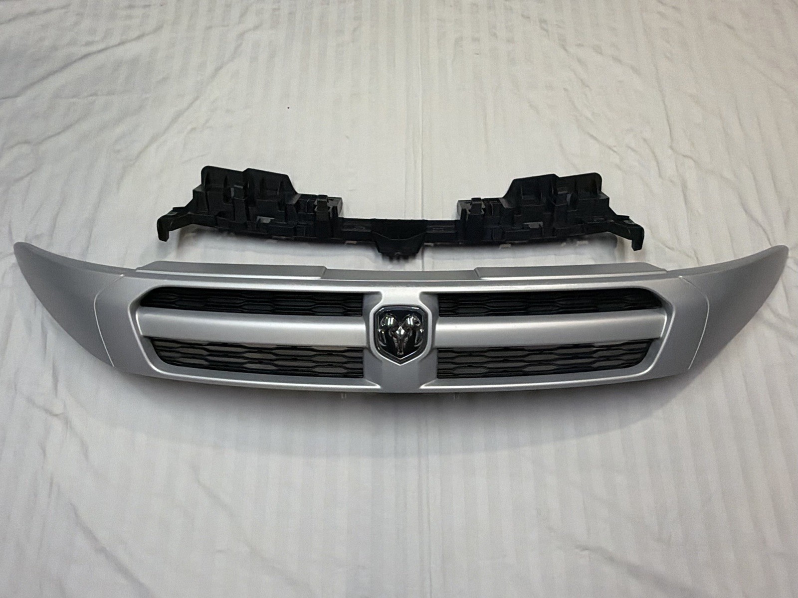 OEM Mopar 2015 - 2018 RAM ProMaster City Upper Center Grill Grille w/ Emblem OEM Mopar 2015 - 2018 RAM ProMaster City Upper Center Grill Grille w/ Emblem