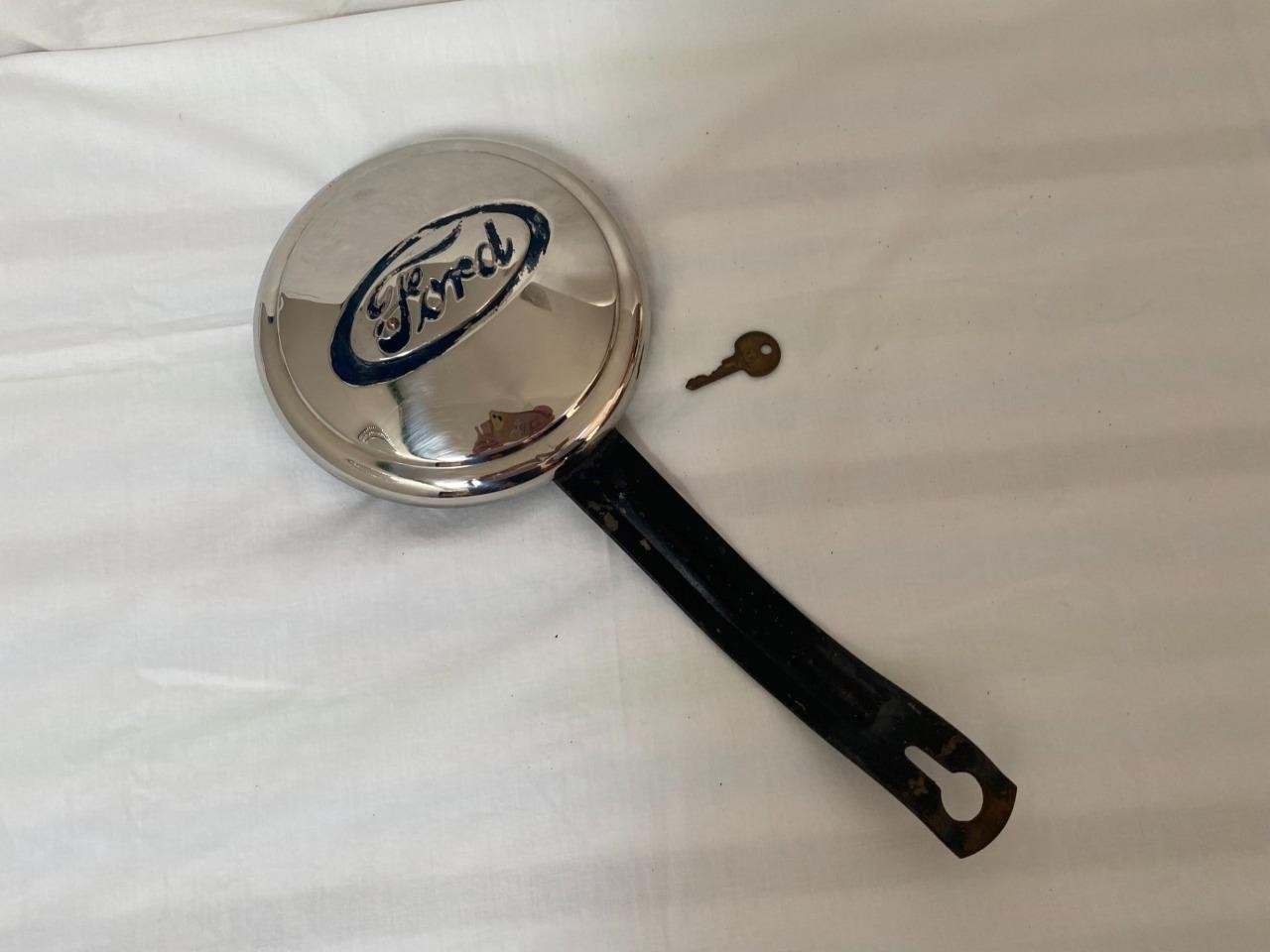 1935 (1934) Ford Locking Spare Tire Cover with Key