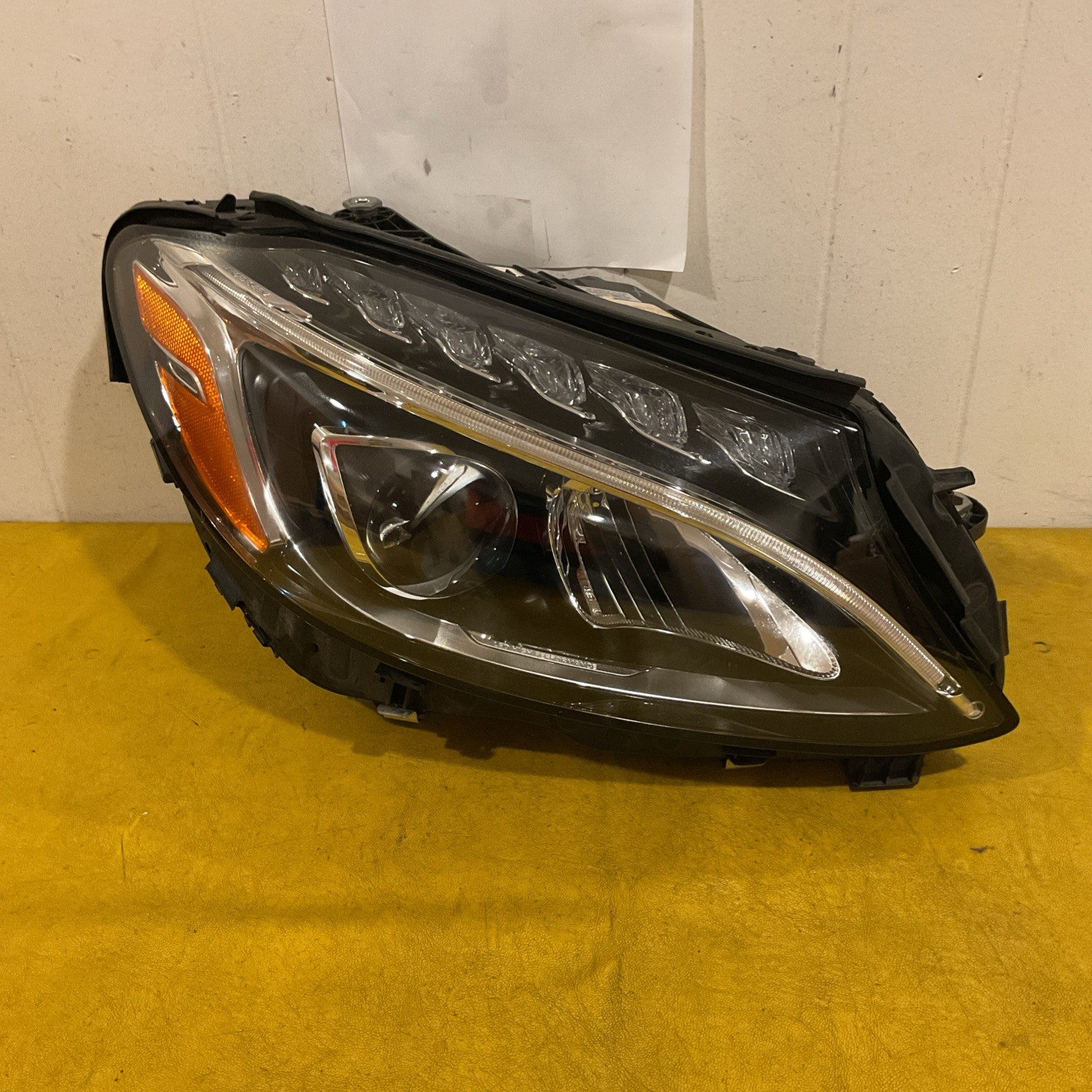 2015-2018 Mercedes Benz C-Class Right LED High Performance Headlight A2059063004 2015-2018 Mercedes Benz C-Class Right LED High Performance Headlight A2059063004