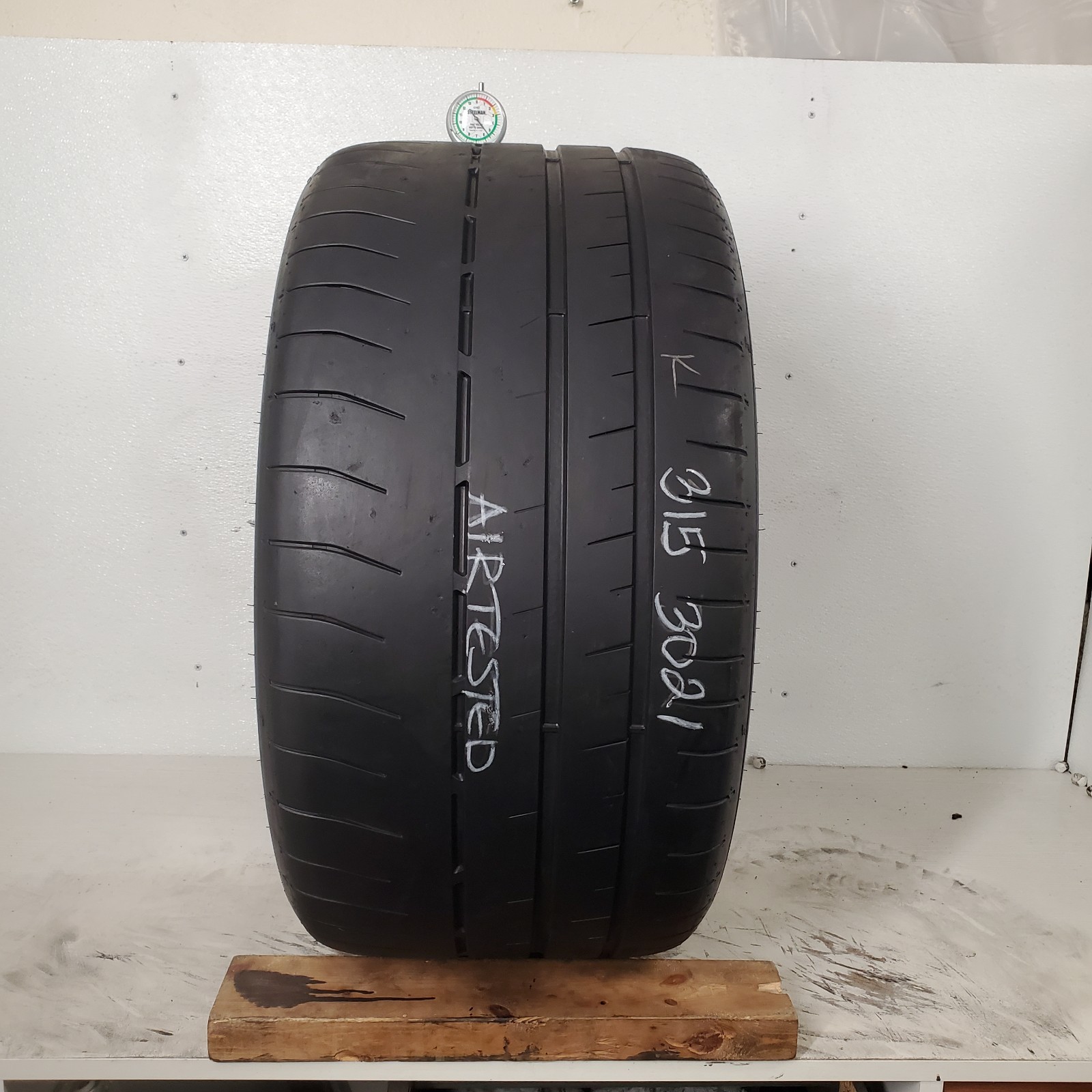 1 TIRE 315 30 21 Goodyear Eagle F1 SuperSport R NA2 (6/32=75% TREAD) 105Y