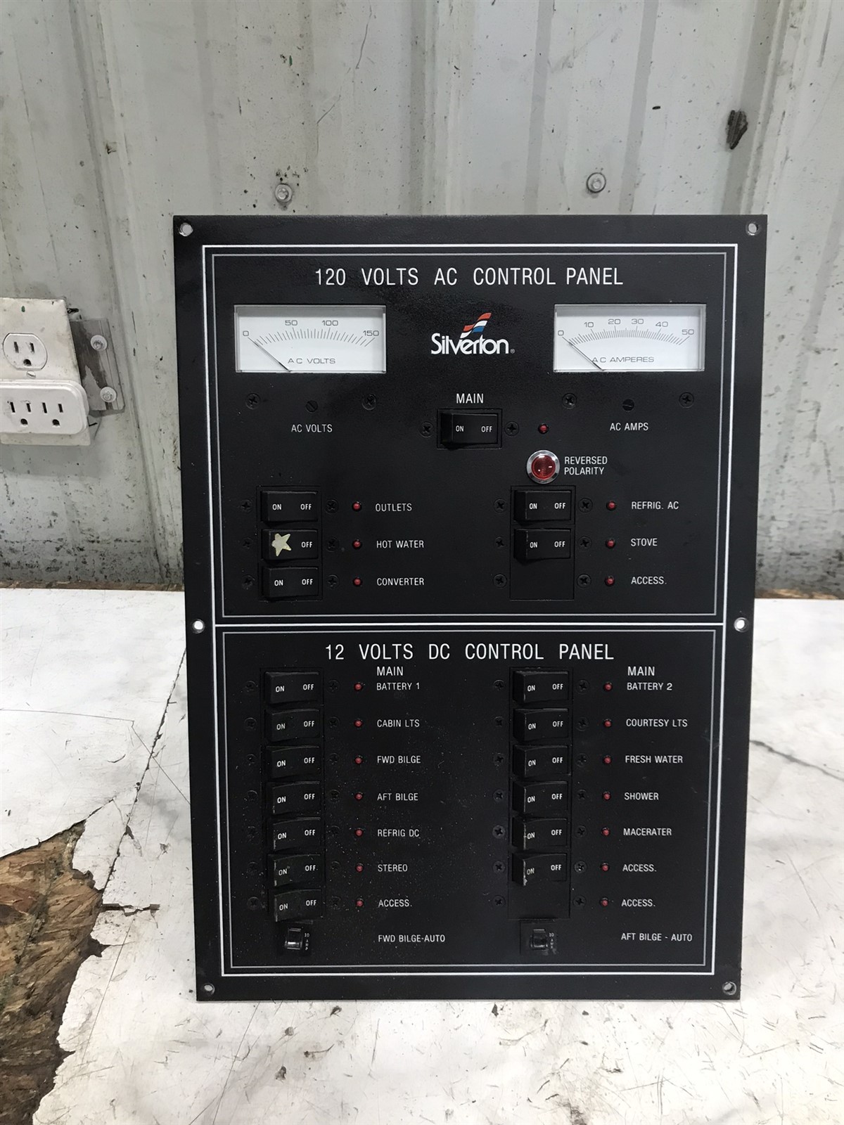 89 Silverton 34 340 Boat 120 V AC Shore power & 12V DC control panel board