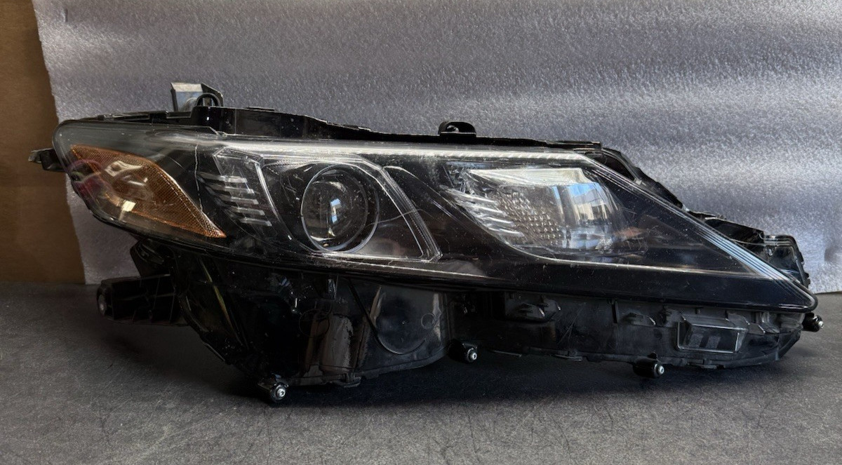 *DAMAGED* OEM 2018-2022 Toyota Camry Right Passenger LED Headlight Lamp #A68