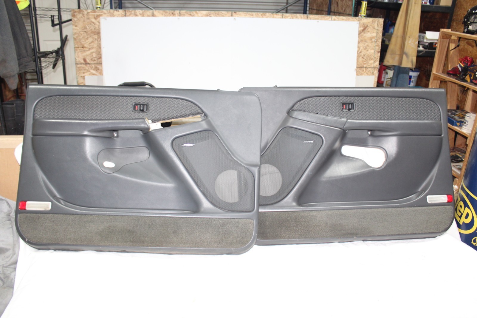 03-06 Chevy AVALANCHE Silverado SUBURBAN Door Panels w/ Power WINDOW Switches