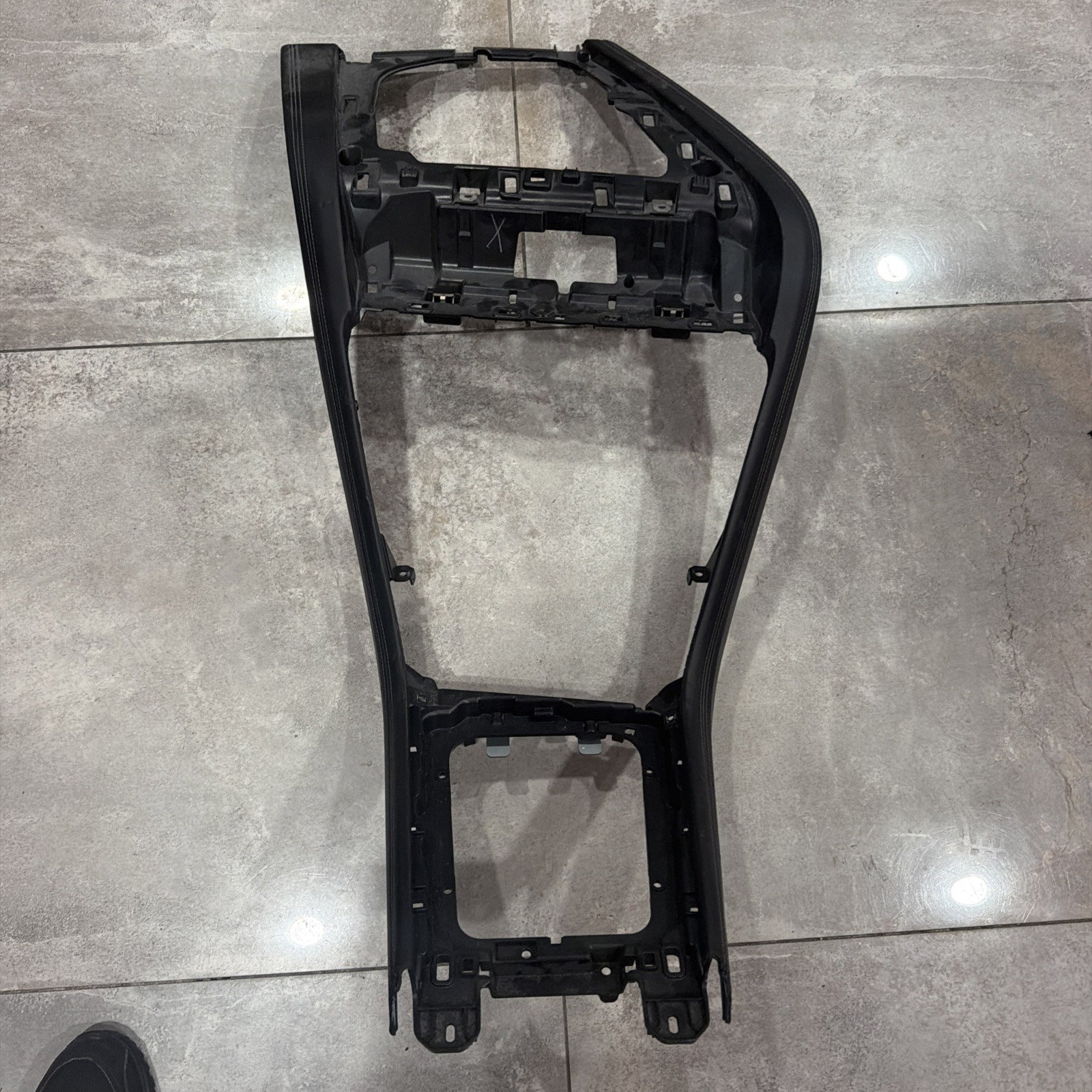 20-24 BMW M8 F93 2022 Front Center Console Cover Trim Panel Frame (CRACK)