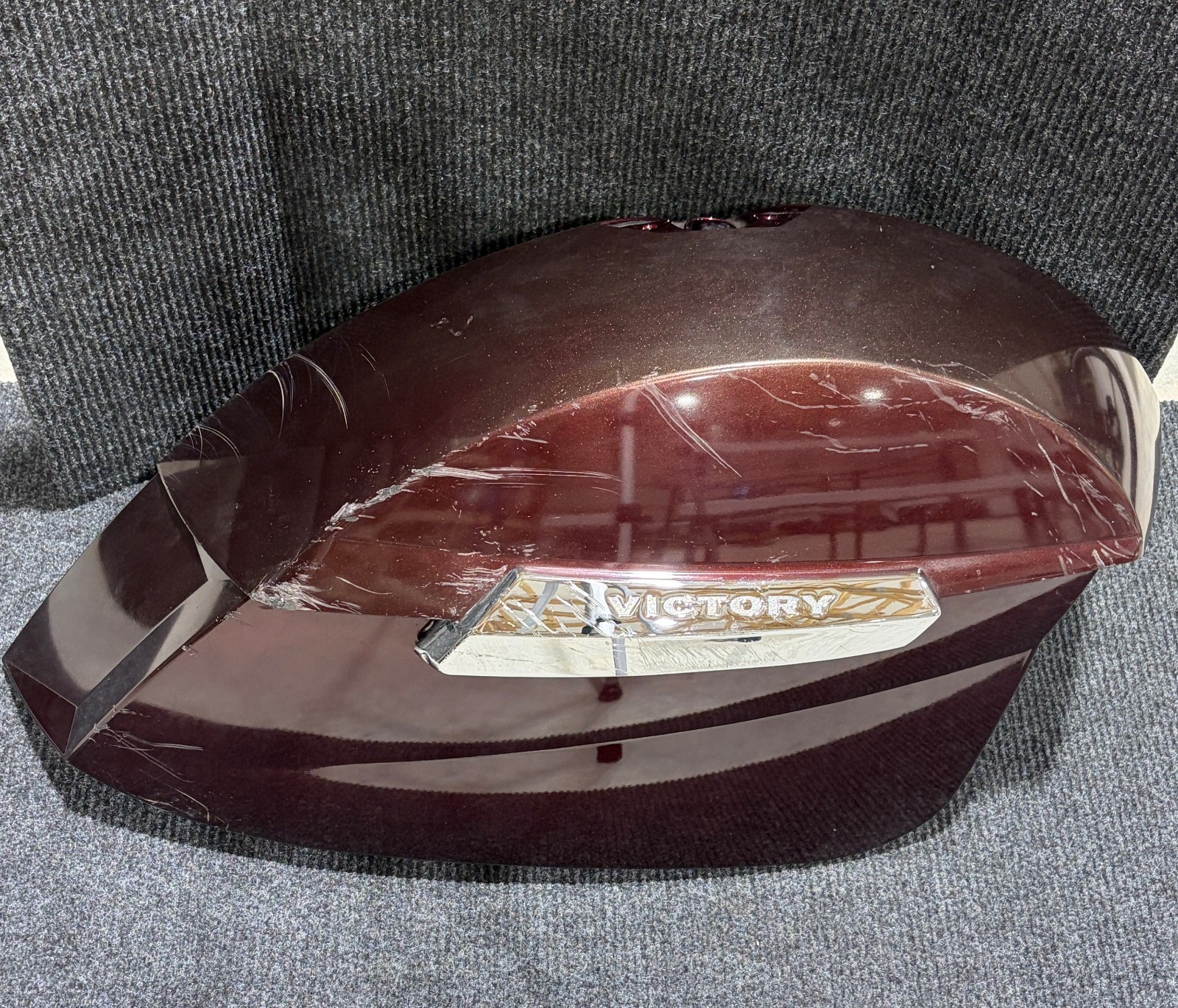 10-17 Victory Cross Country RH Saddlebag Midnight Cherry 5438483 / 5438373