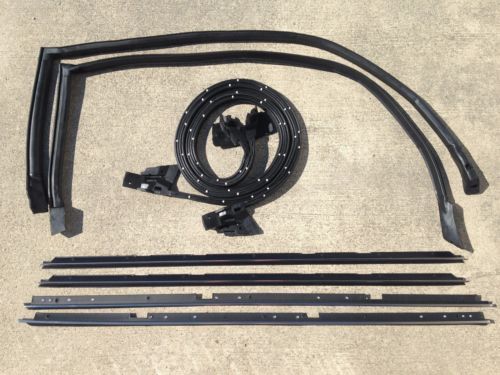 81-88 Monte Carlo with Narrow Chrome 8 PC Weatherstripping Seal Kit 81-88 Monte Carlo with Narrow Chrome 8 PC Weatherstripping Seal Kit