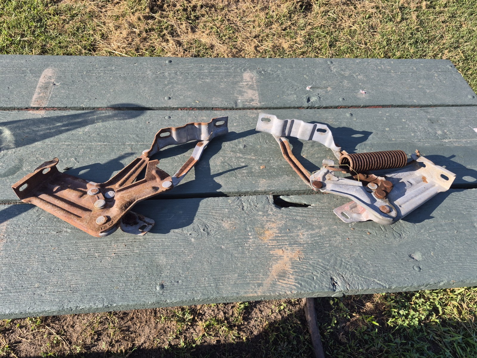 PAIR 1960 CHEVROLET IMPALLA HOOD HINGES W/SPRINGS PAIR 1960 CHEVROLET IMPALLA HOOD HINGES W/SPRINGS