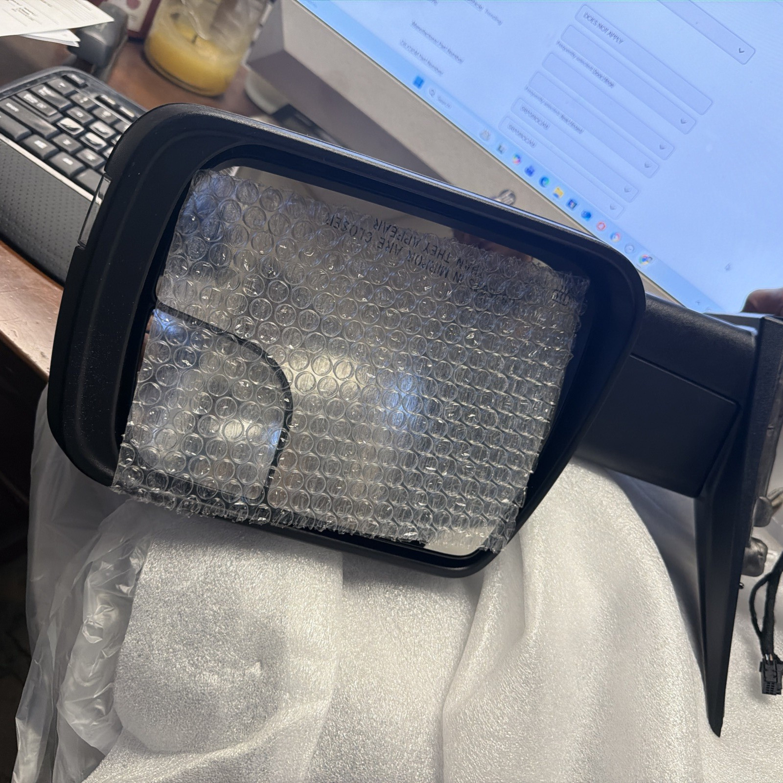 BRAND NEW GENUINE Outside Rear-View Mirror, Right (7JQ58KXJAC) *SHIPS FREE* BRAND NEW GENUINE Outside Rear-View Mirror, Right (7JQ58KXJAC) *SHIPS FREE*