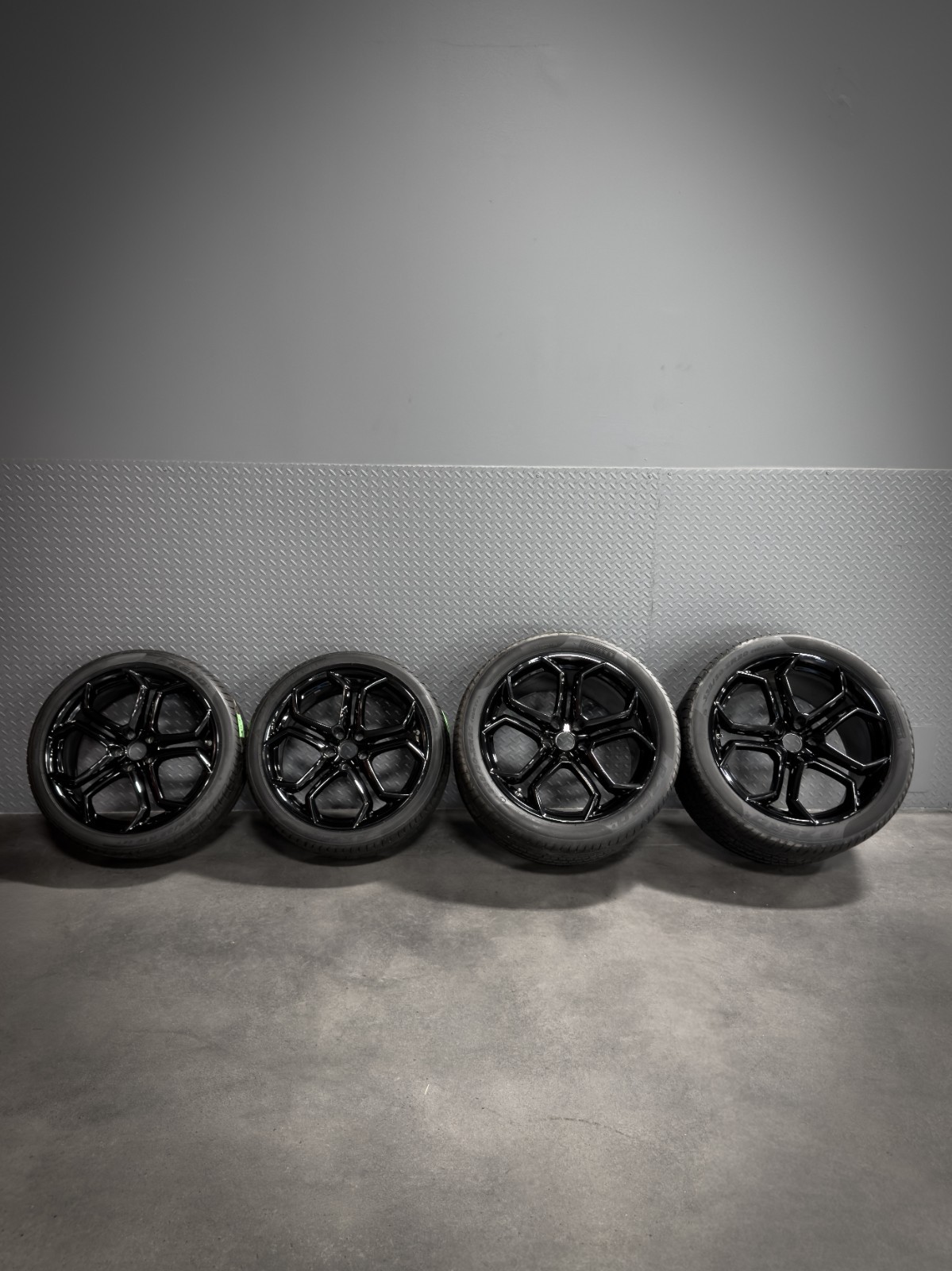 4x 2008 Lamborghini Murcielago LP640 wheels and tires. 4x 2008 Lamborghini Murcielago LP640 wheels and tires.