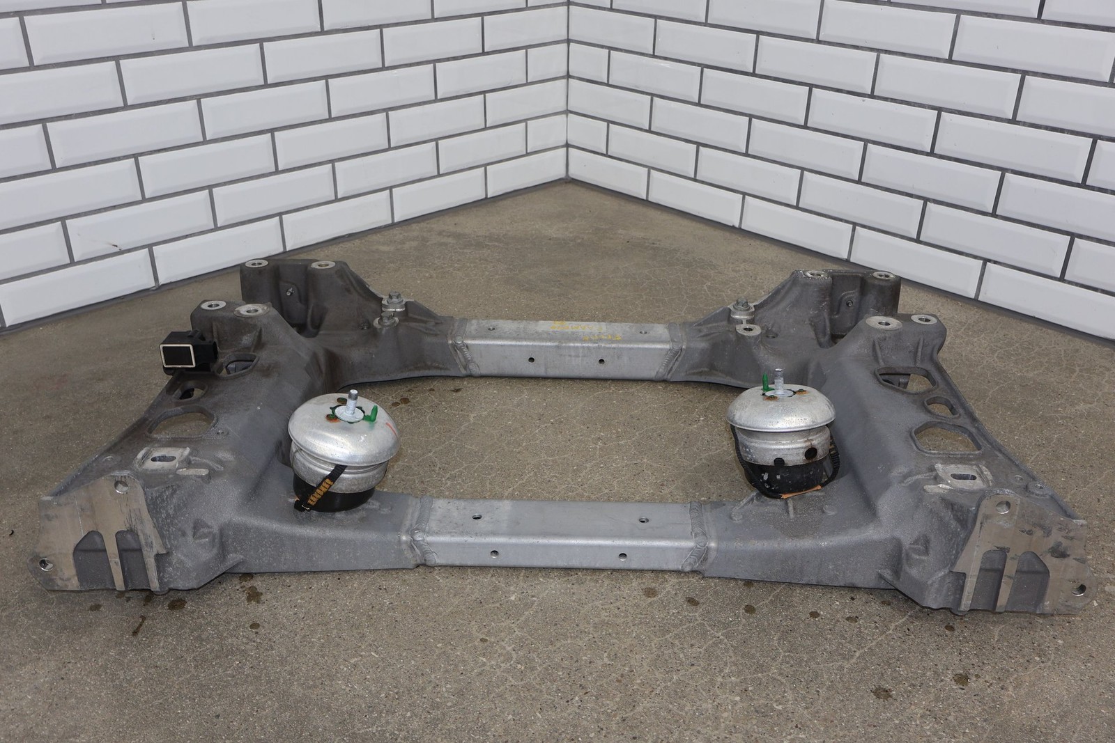 2010 ASTON 4.7L OEM Crossmember K-Frame 6G33-5019-AH