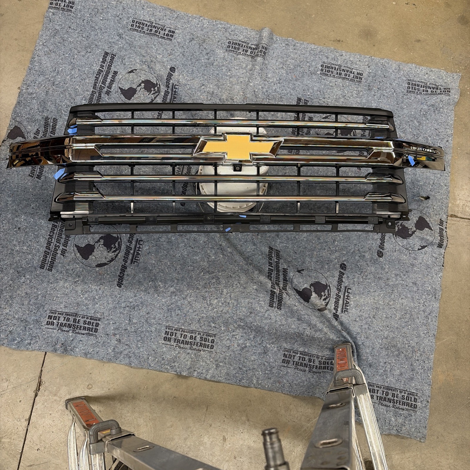 OEM GM 84785049 Front Grille 20-23 Silverado 2500HD 3500HD High Country CAM HC3