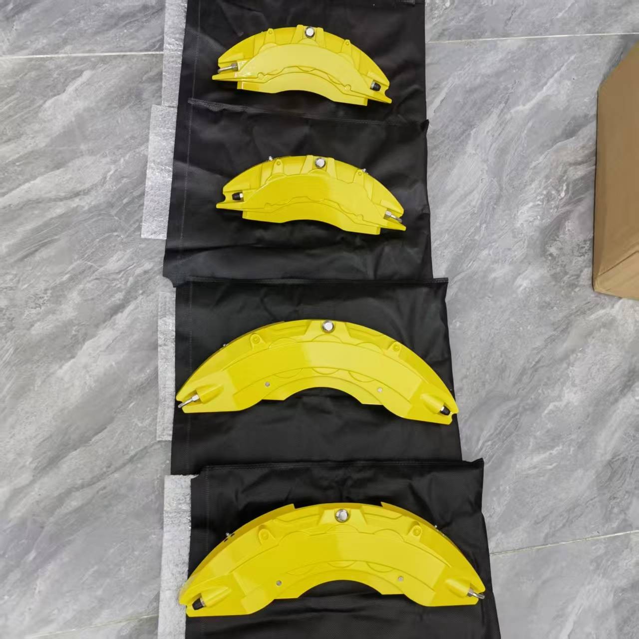 4Pcs/Set For Ford Mustang Yellow Aluminum Caliper Cover Powder-Coated Front&Rear 4Pcs/Set For Ford Mustang Yellow Aluminum Caliper Cover Powder-Coated Front&Rear