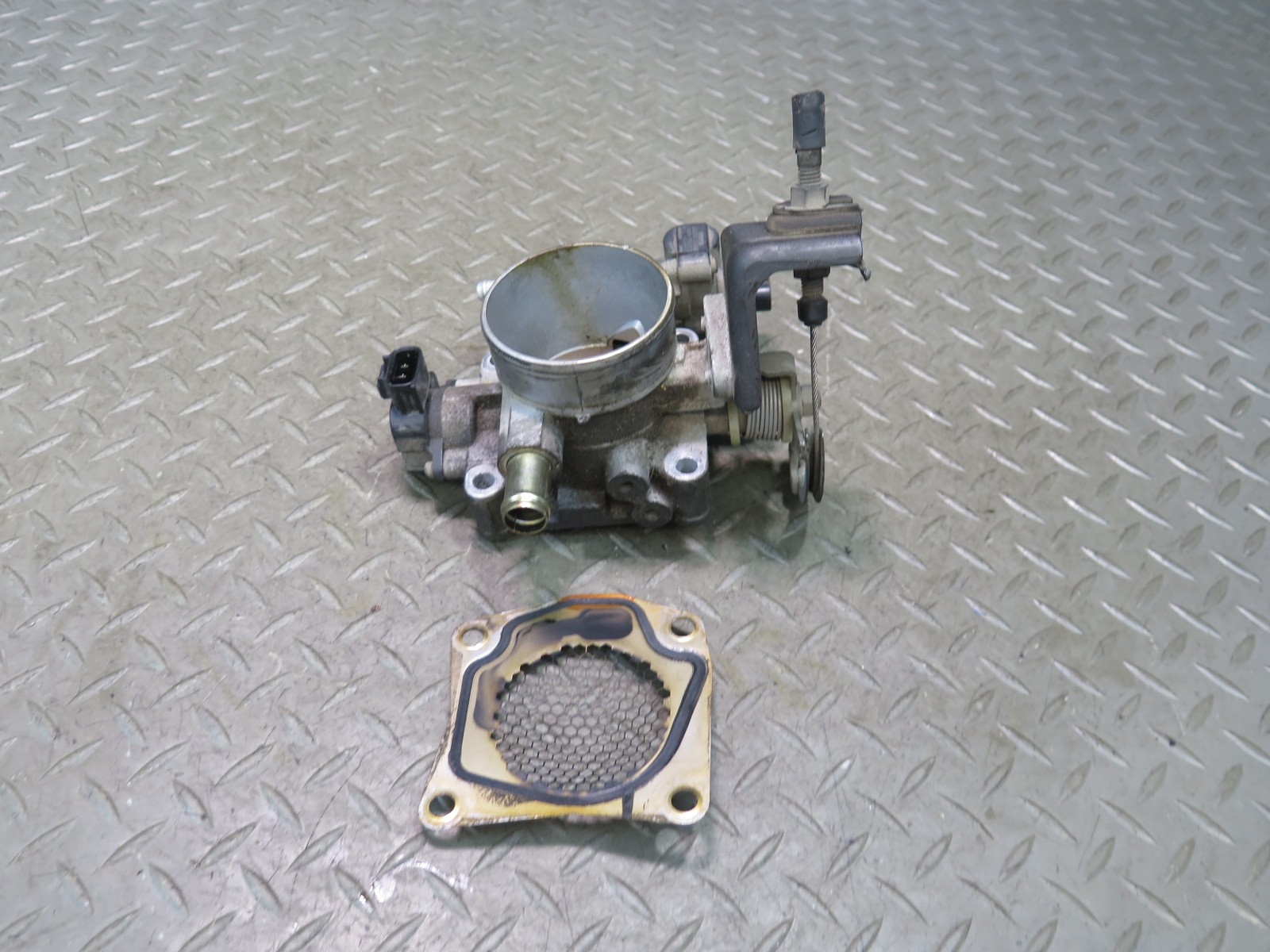 00-05 TOYOTA MR2 SPYDER ZZW30L 1ZZFE THROTTLE VALVE BODY W SENSOR & MESH OEM