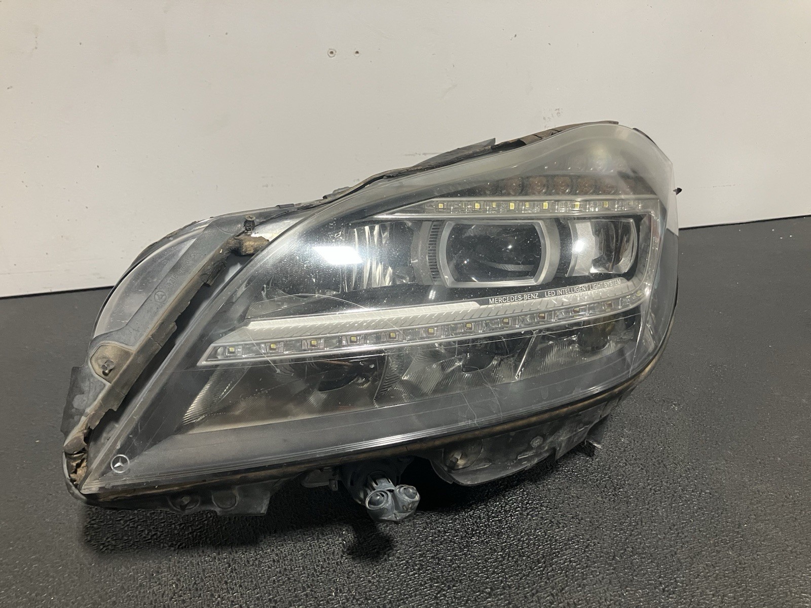 2012 13 14 MERCEDES CLS550 CLASS LEFT DRIVER HEADLIGHT DAMAGED 2012 13 14 MERCEDES CLS550 CLASS LEFT DRIVER HEADLIGHT DAMAGED