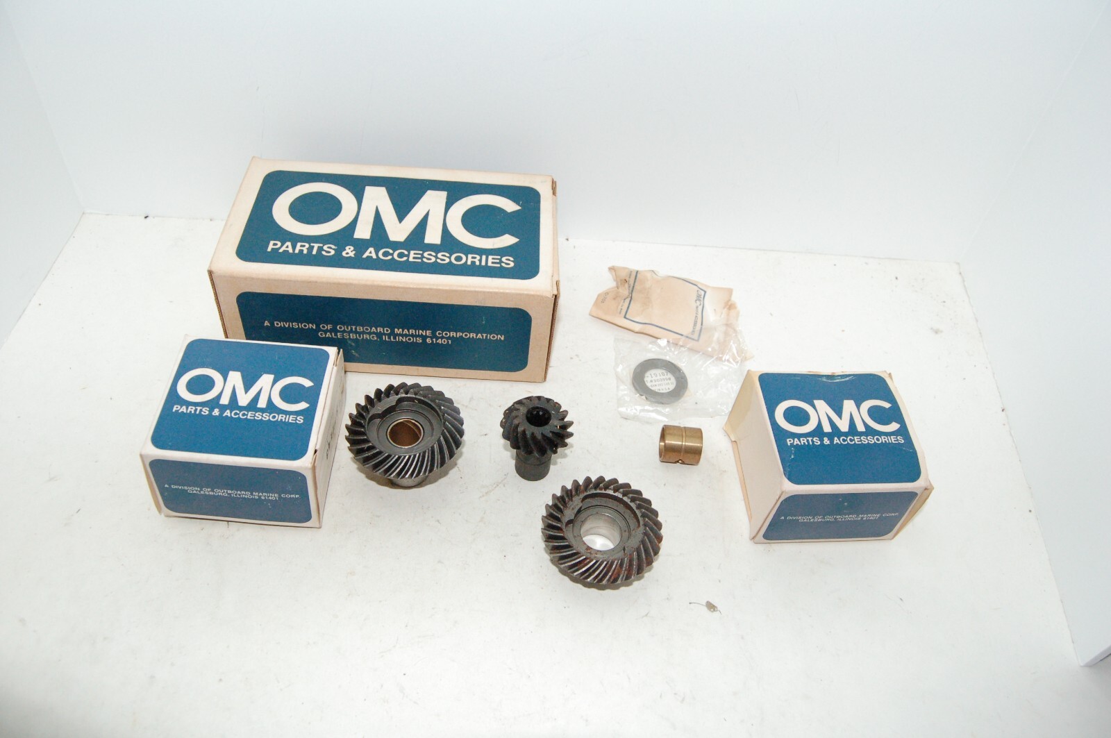 NEW GENUINE OMC 377147 Gear KIT (3 GEARS) Factory Evinrude Johnson OEM NEW GENUINE OMC 377147 Gear KIT (3 GEARS) Factory Evinrude Johnson OEM