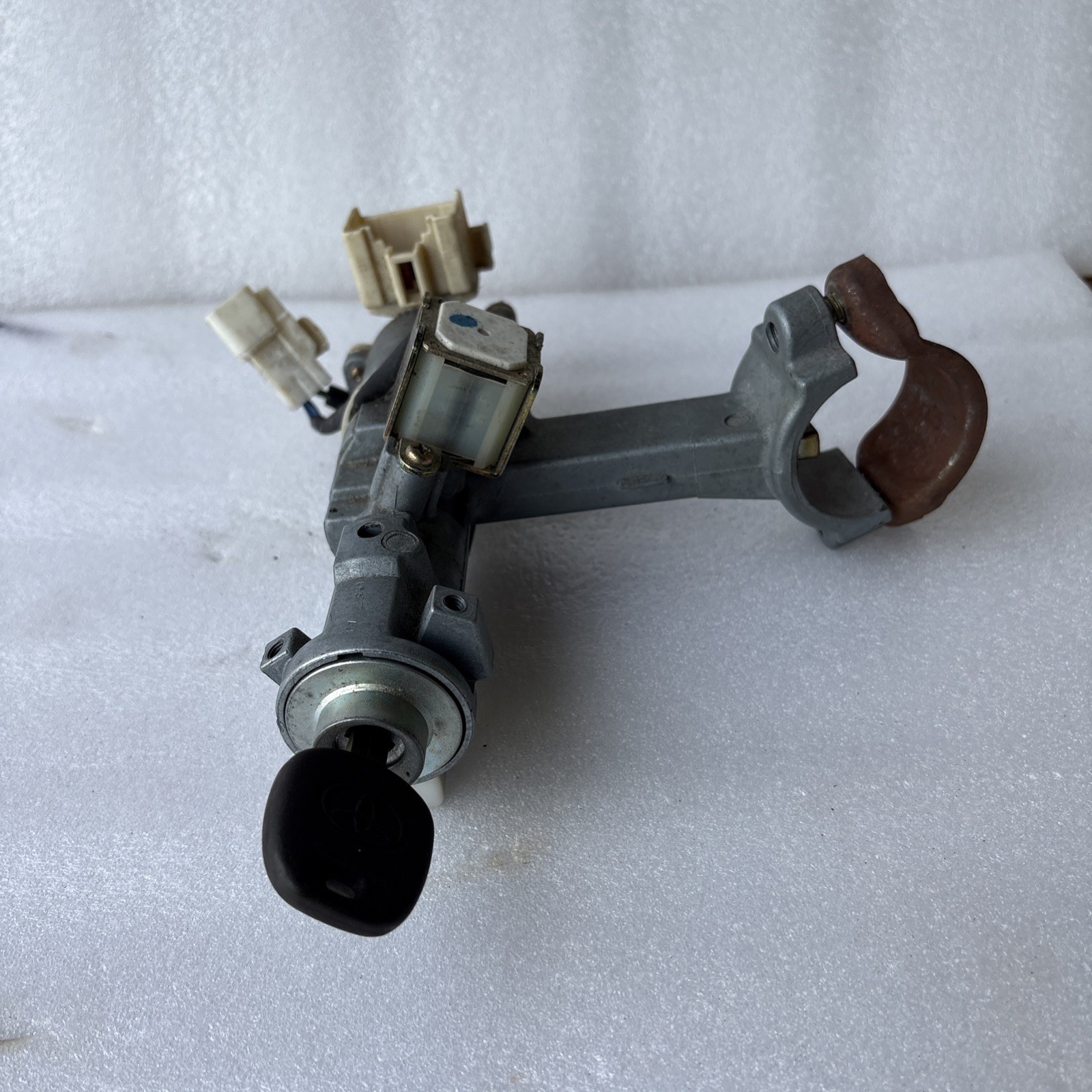 Toyota 4RUNNER 99-02 Ignition Switch W 1 Key 45020-35-9 Toyota 4RUNNER 99-02 Ignition Switch W 1 Key 45020-35-9
