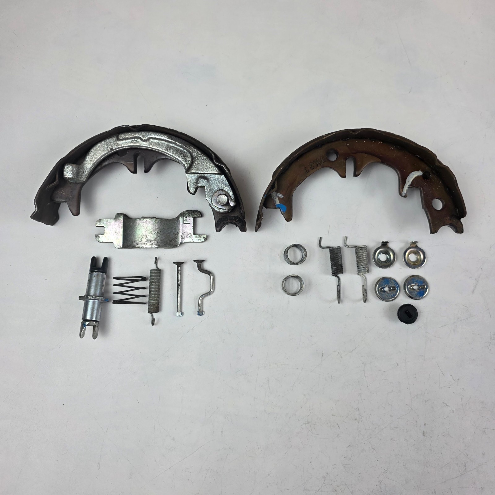 2007-2011 Toyota Camry Rear Left Parking Brake Shoe Set Hardware OEM