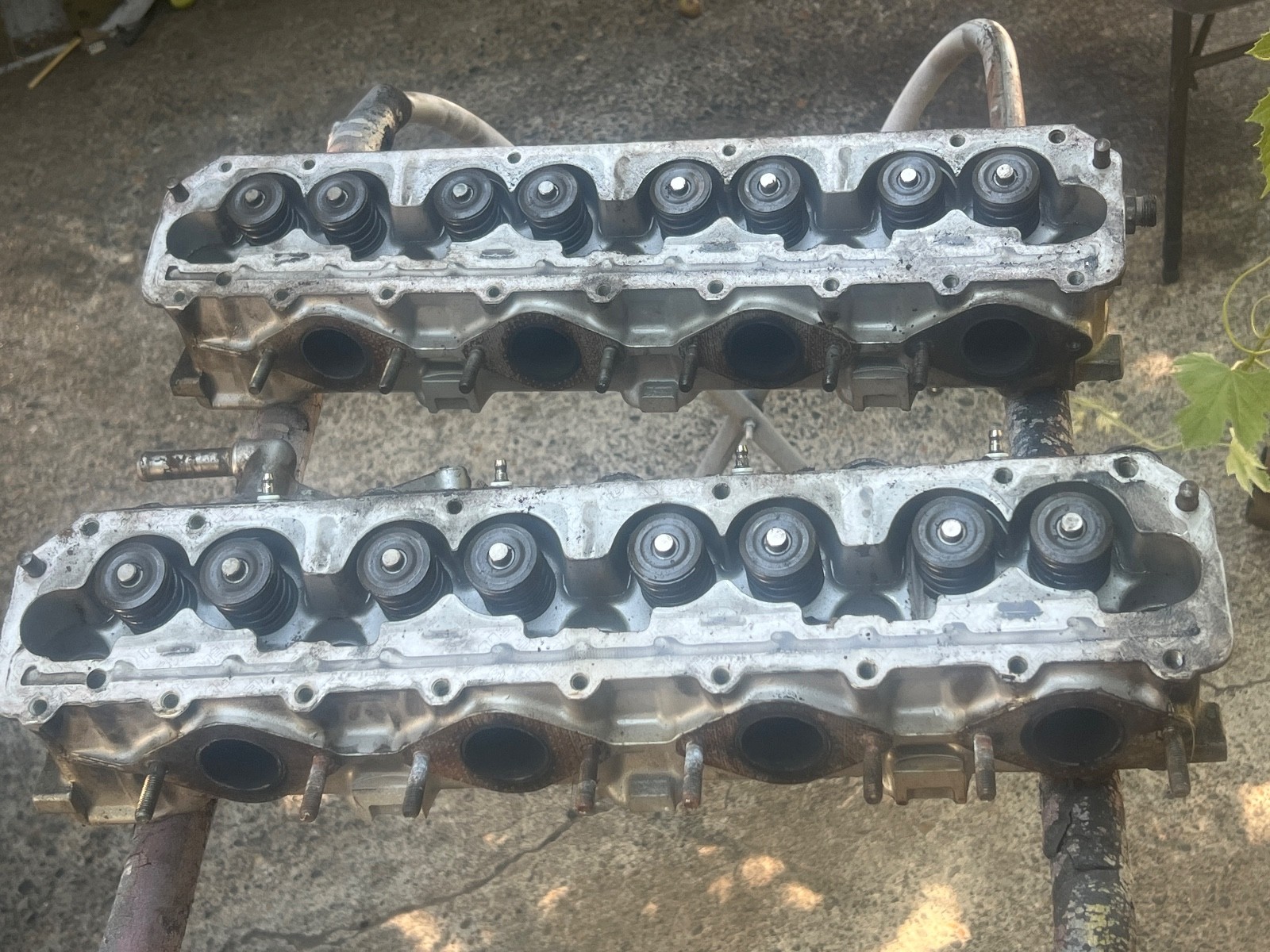 1980 1981 1982 Porsche 928 Engine Cylinder Heads Valves Springs 4.5L V8 LM04 M28 1980 1981 1982 Porsche 928 Engine Cylinder Heads Valves Springs 4.5L V8 LM04 M28
