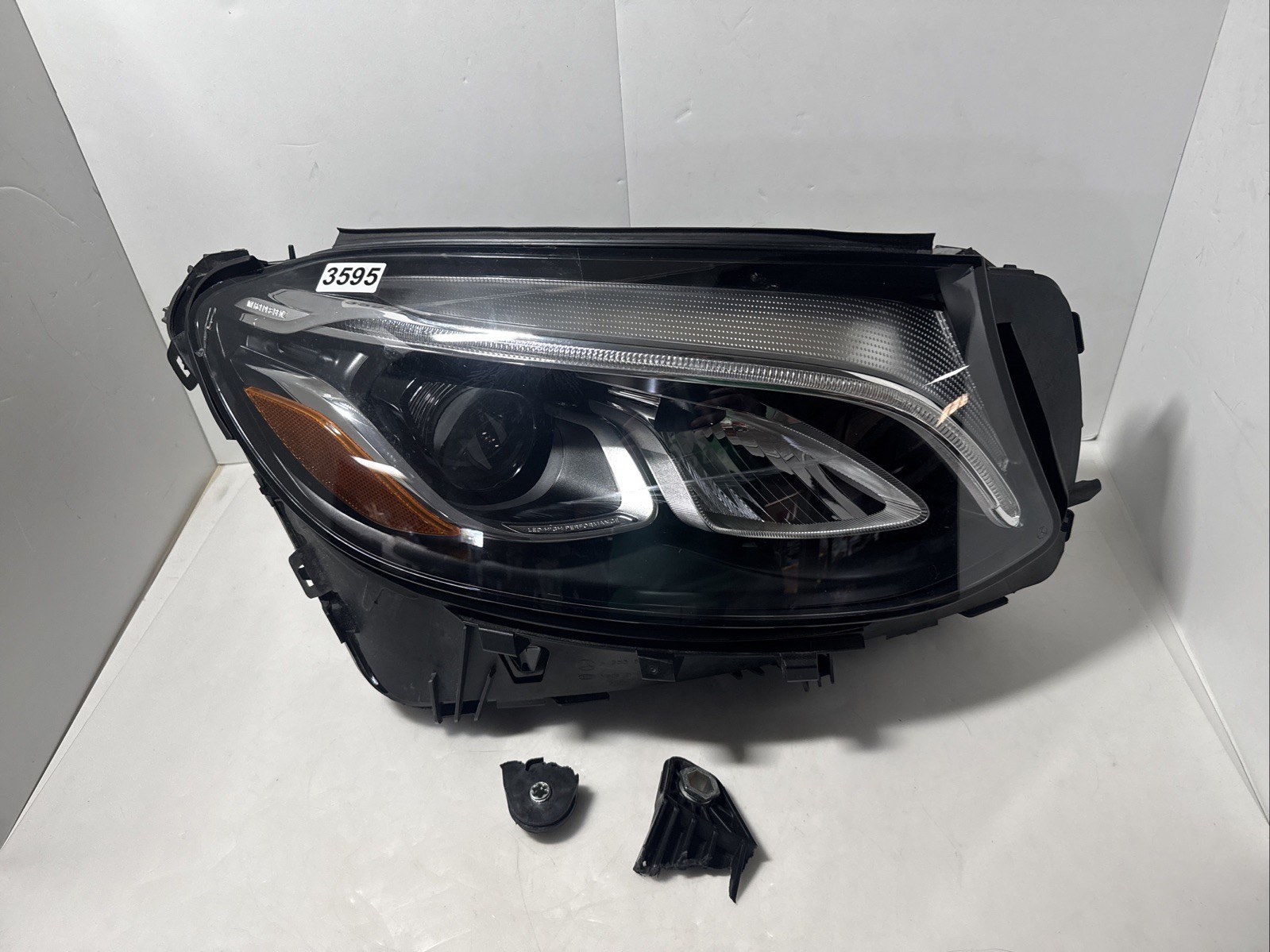 Mercedes GLC300 2016-2019 RH Passenger LED Headlight A2539061401 CRACKED LENS Mercedes GLC300 2016-2019 RH Passenger LED Headlight A2539061401 CRACKED LENS