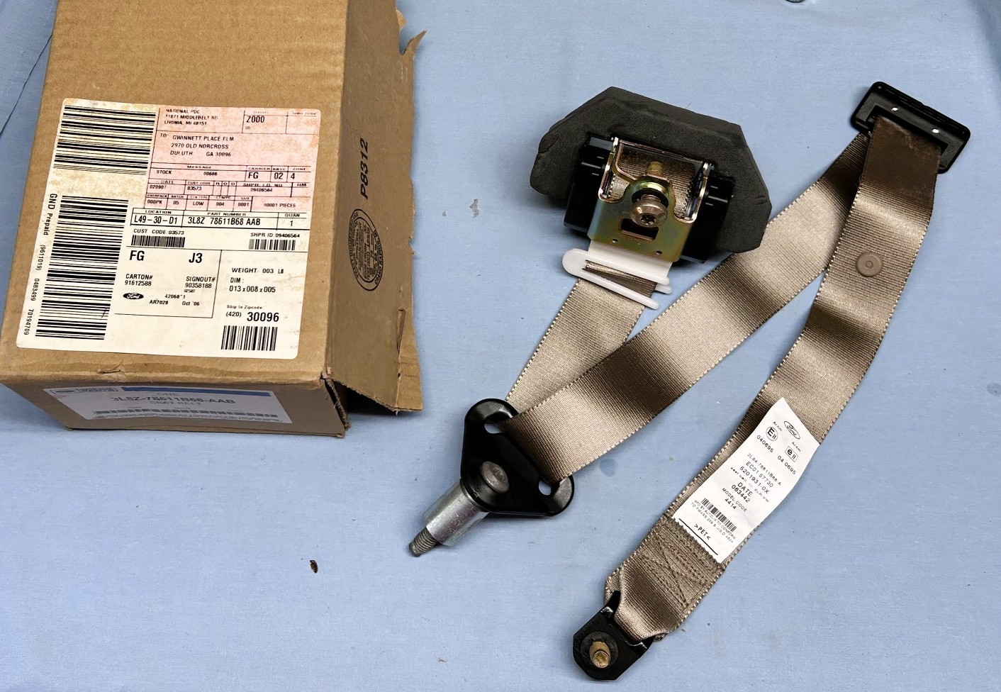 NOS 2001-04 FORD ESCAPE SEAT BELT RETRACTOR ASSEMBLY REAR PASSENGER SIDE OEM