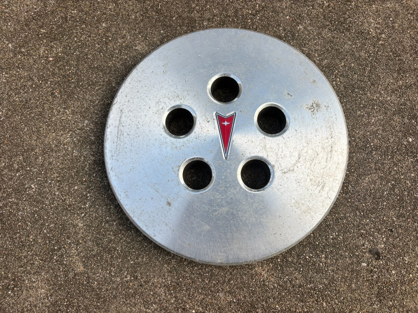 (1) Rare 1982-1984 Pontiac Firebird Hubcap, Bowling Ball, Silver, Part# 10017895